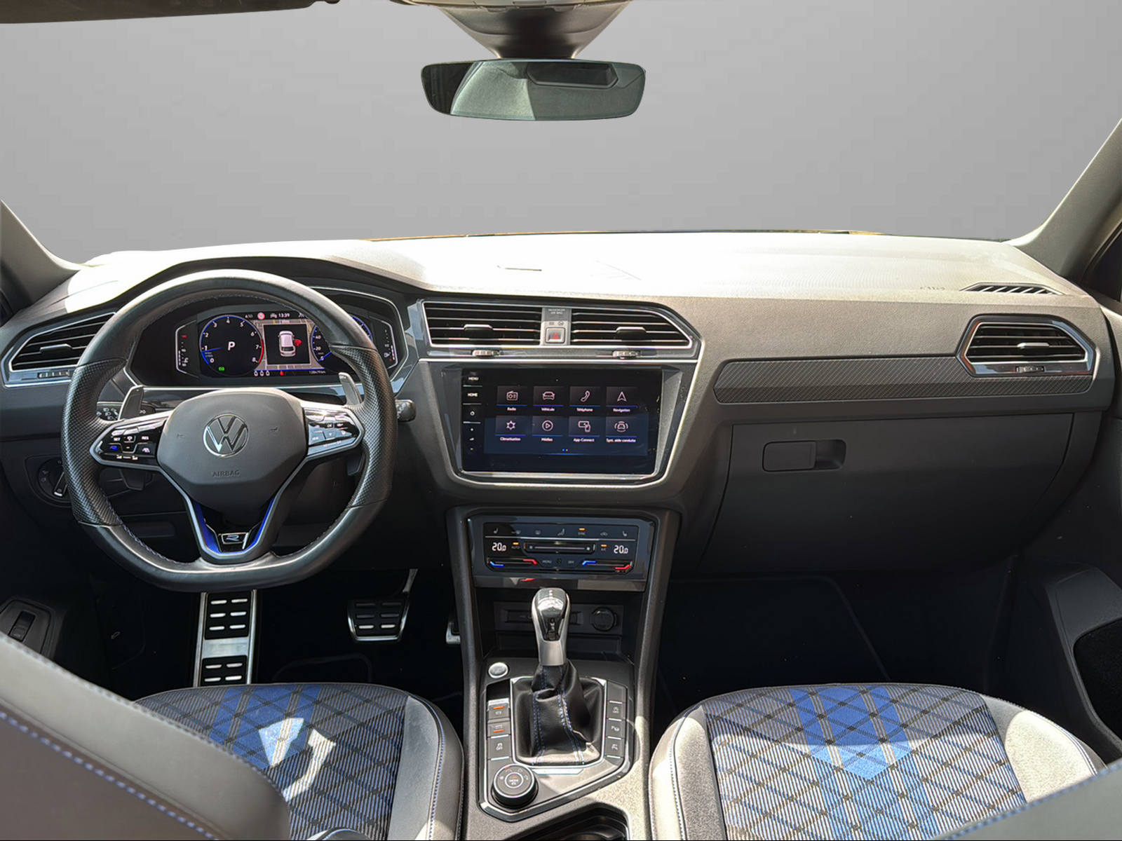 VW Tiguan 2.0TSI R 4Motion DSG-image-12