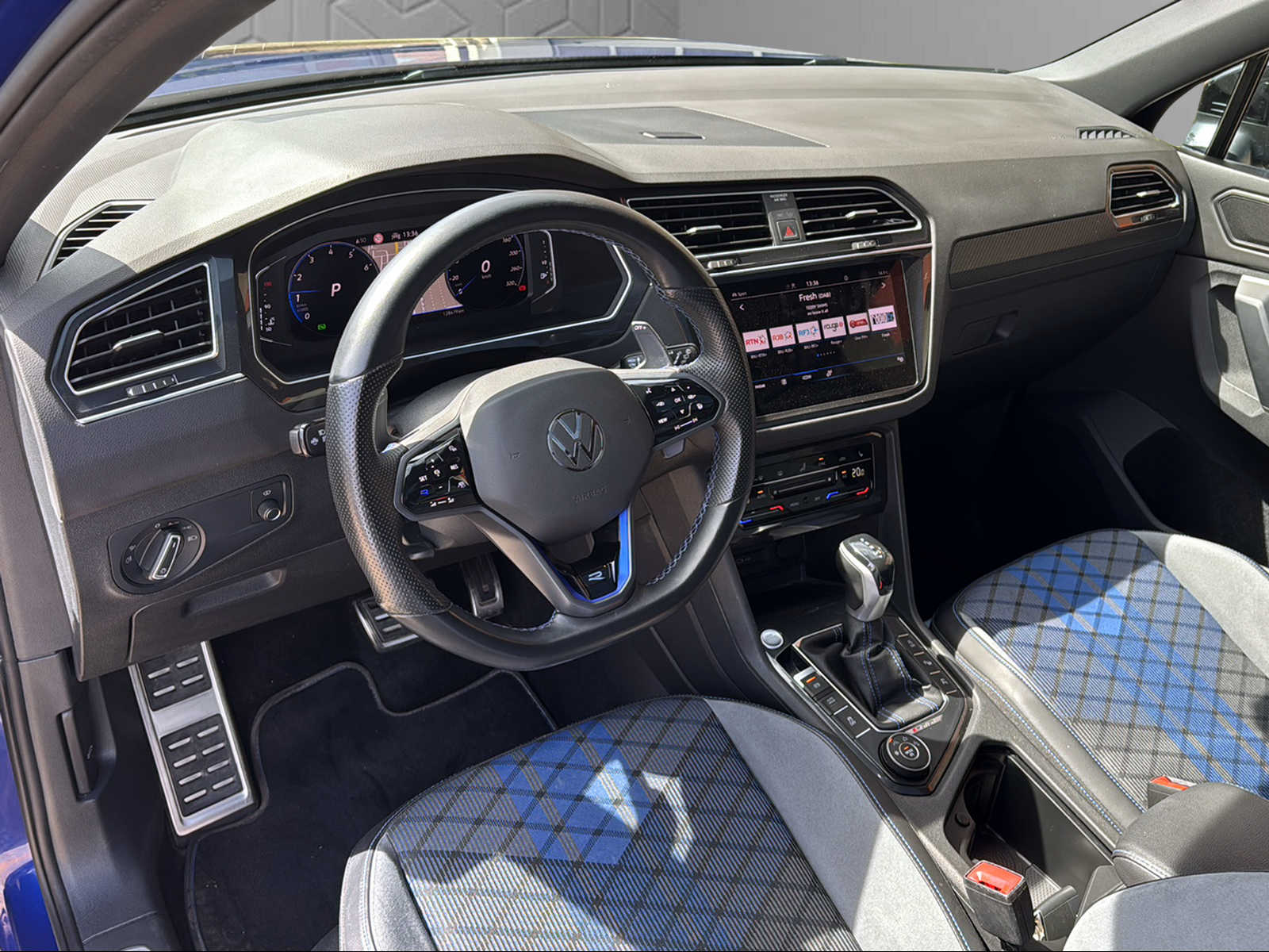 VW Tiguan 2.0TSI R 4Motion DSG-image-11