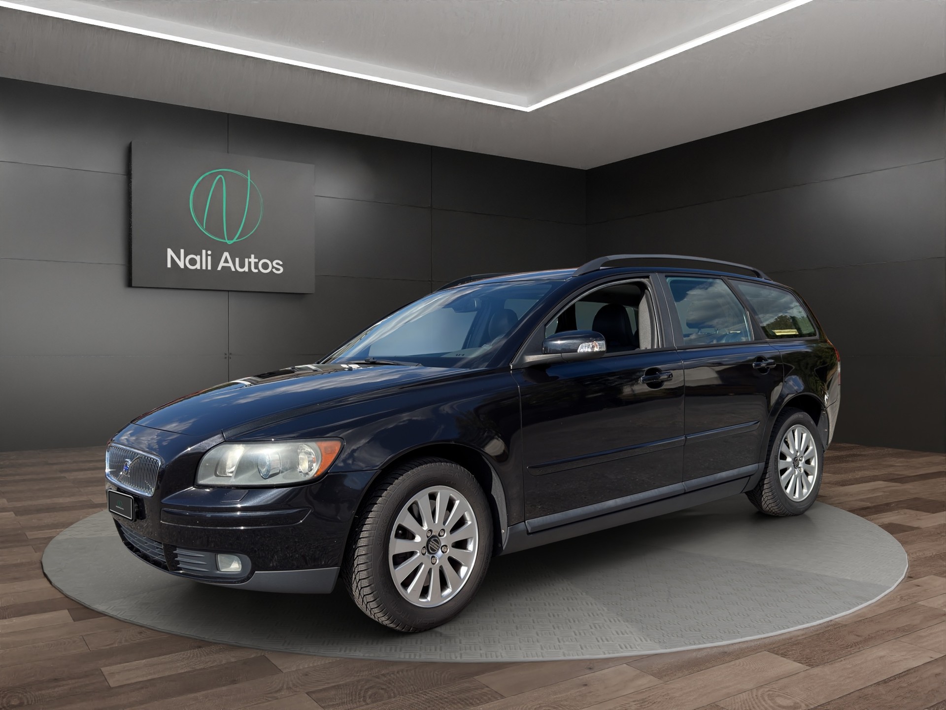 VOLVO V50 T5 AWD Momentum-image-0