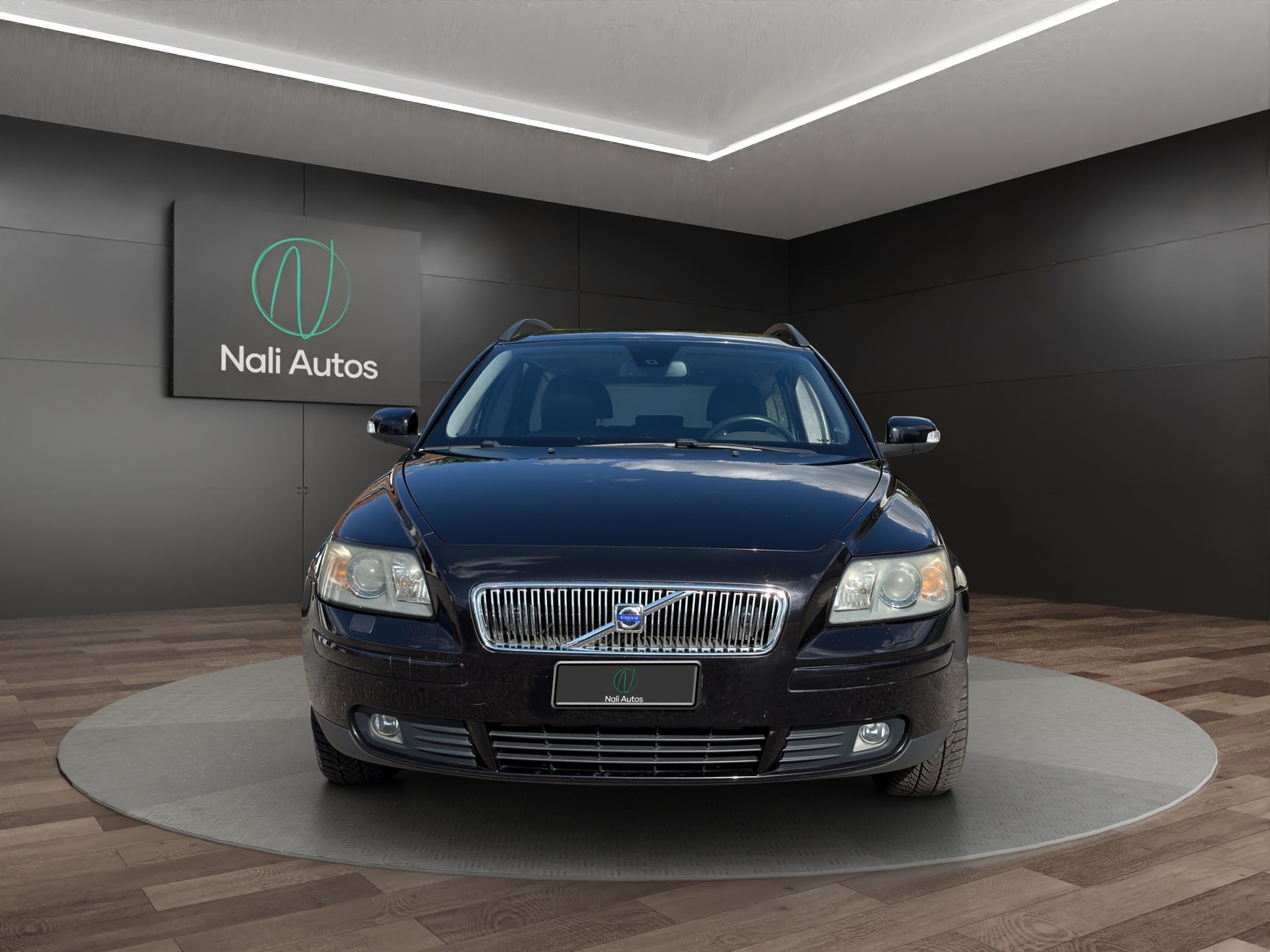 VOLVO V50 T5 AWD Momentum-image-1