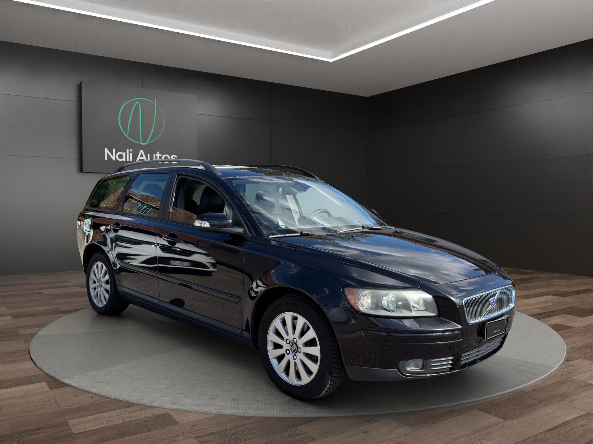 VOLVO V50 T5 AWD Momentum-image-2