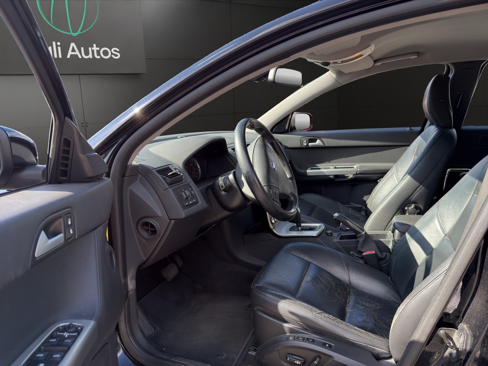 VOLVO V50 T5 AWD Momentum-image-4