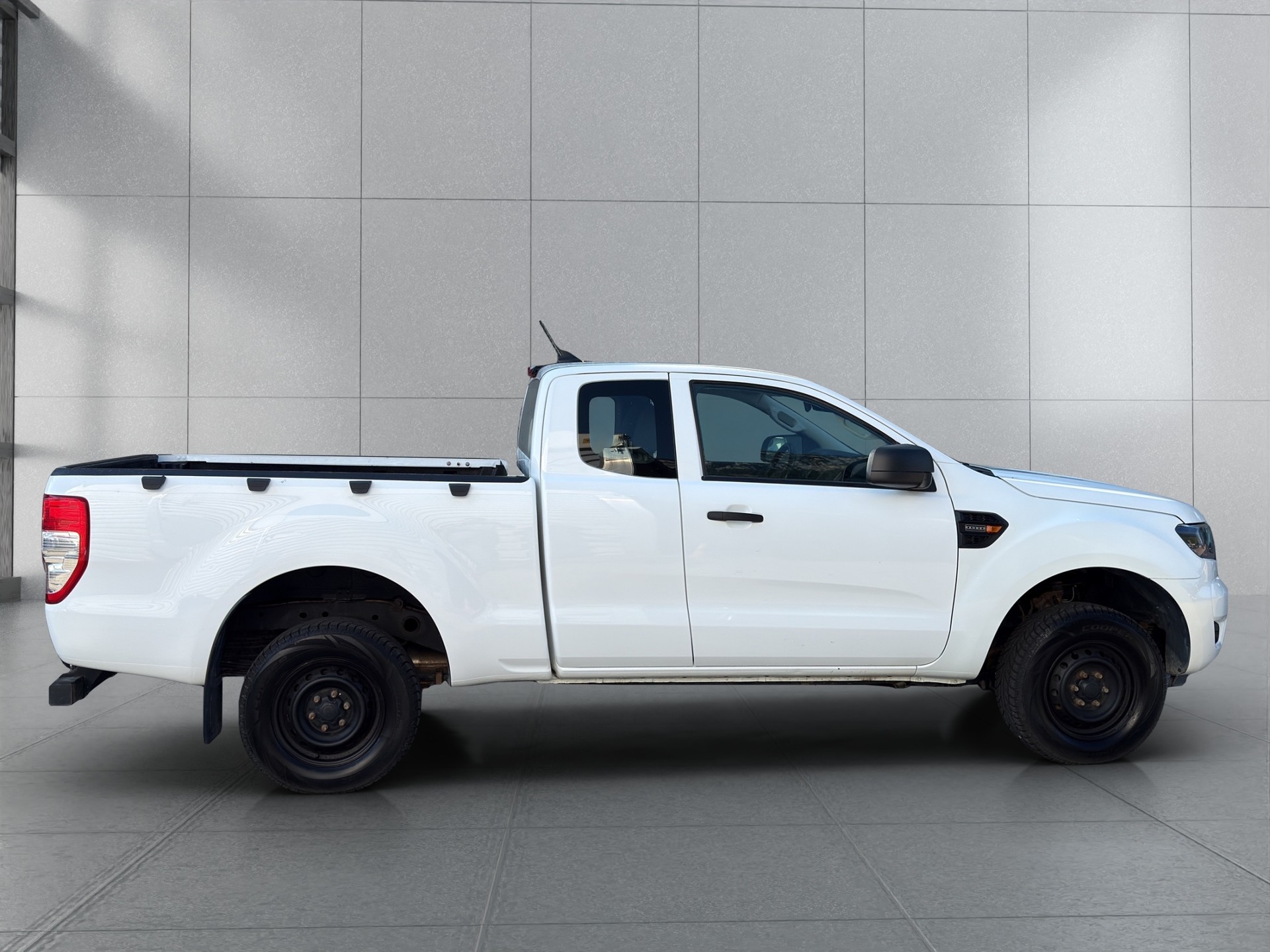 FORD Ranger XL 2.0 Eco Blue 4x4-image-2