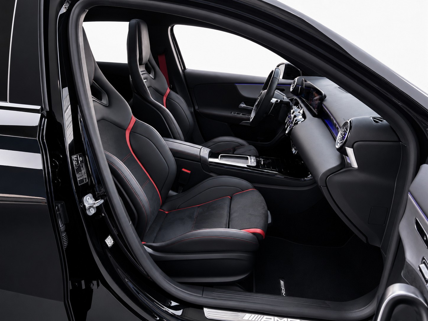 MERCEDES-BENZ A 35 AMG 4matic * CH FAHRZEUG-image-19