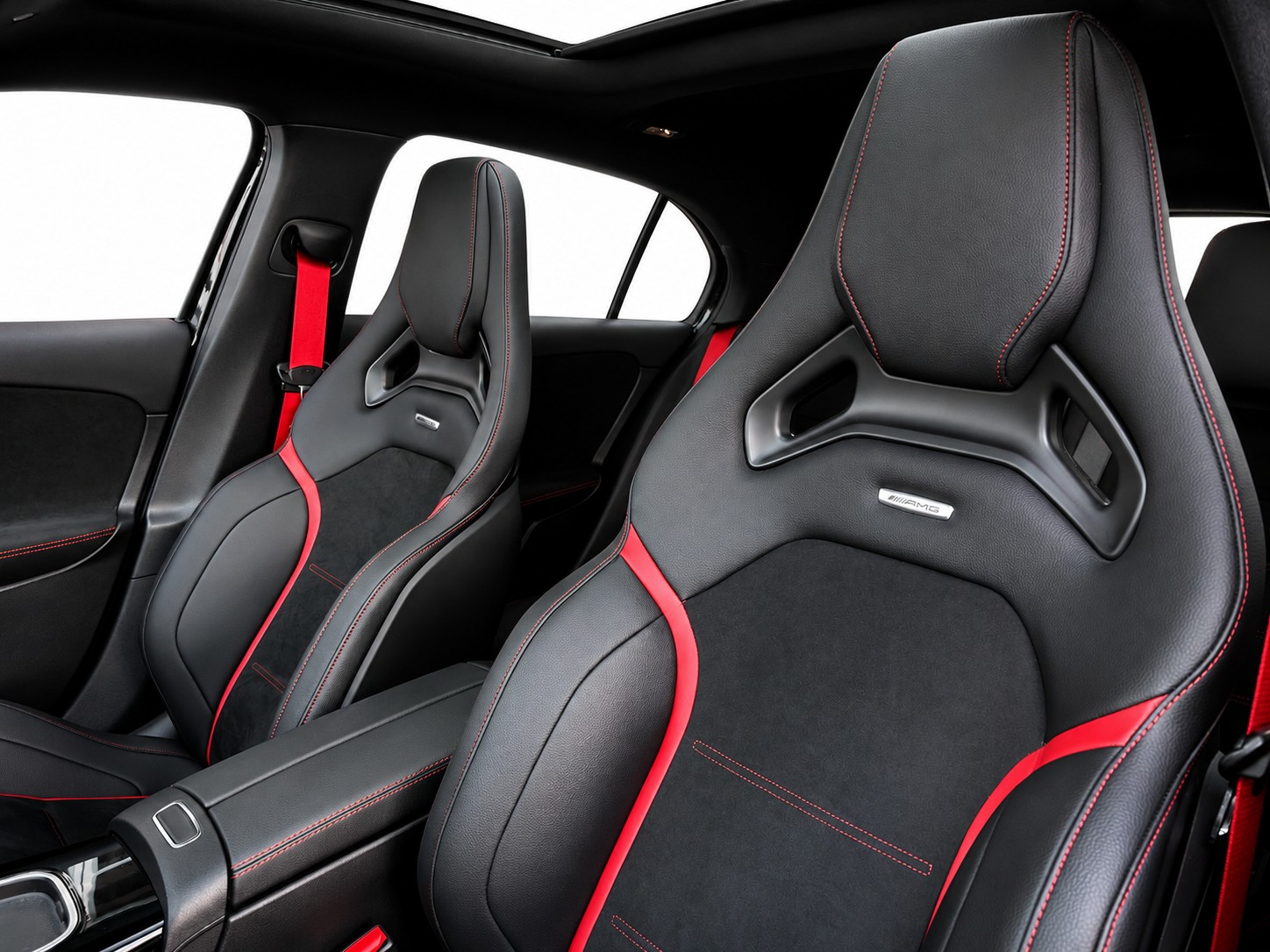 MERCEDES-BENZ A 35 AMG 4matic * CH FAHRZEUG-image-18