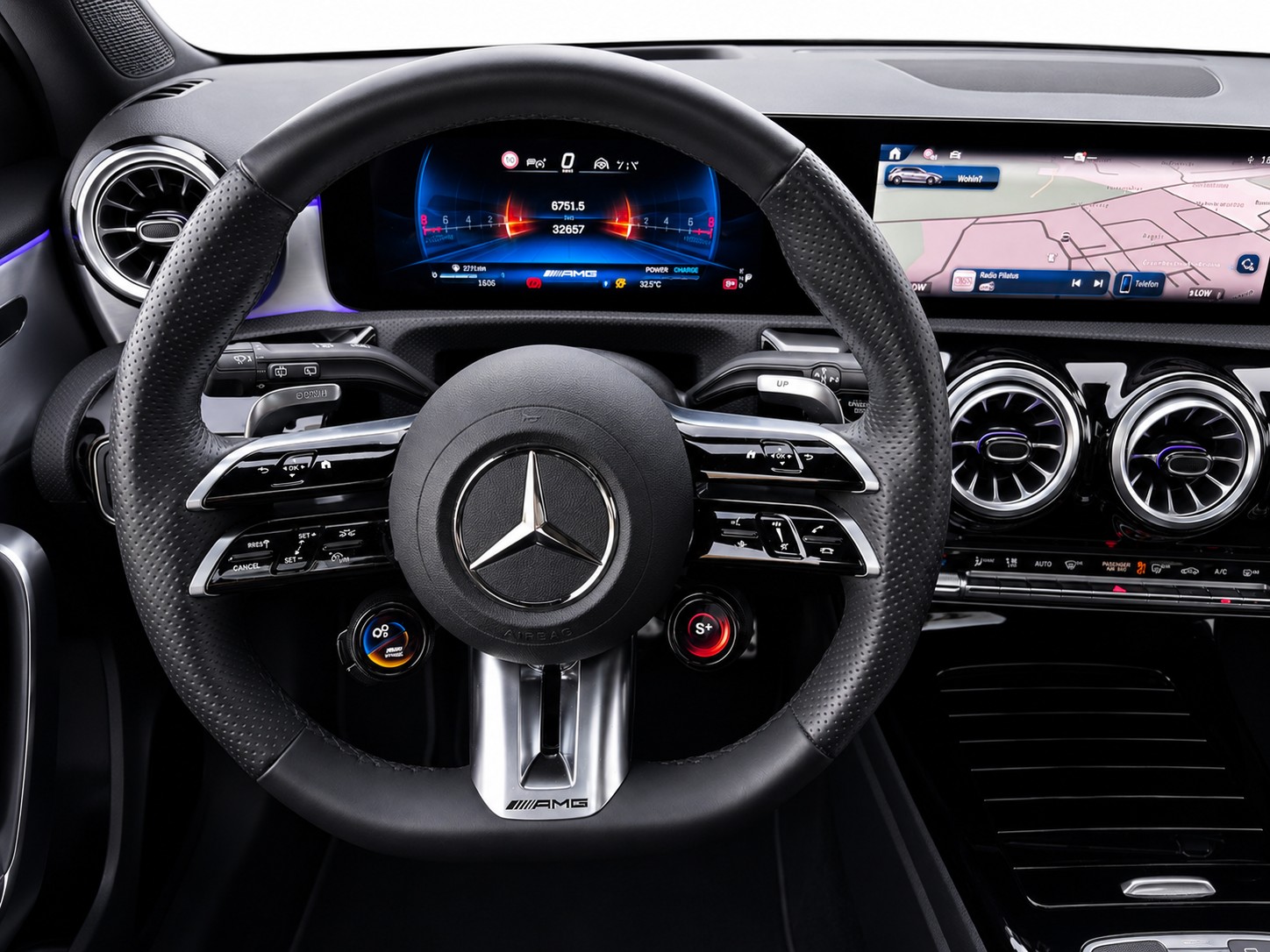 MERCEDES-BENZ A 35 AMG 4matic * CH FAHRZEUG-image-13