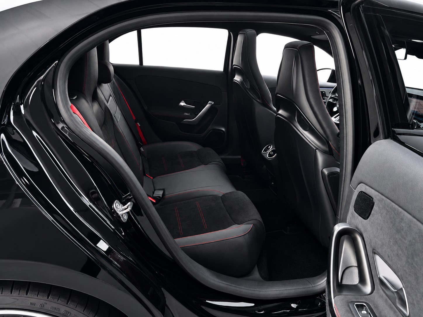 MERCEDES-BENZ A 35 AMG 4matic * CH FAHRZEUG-image-16