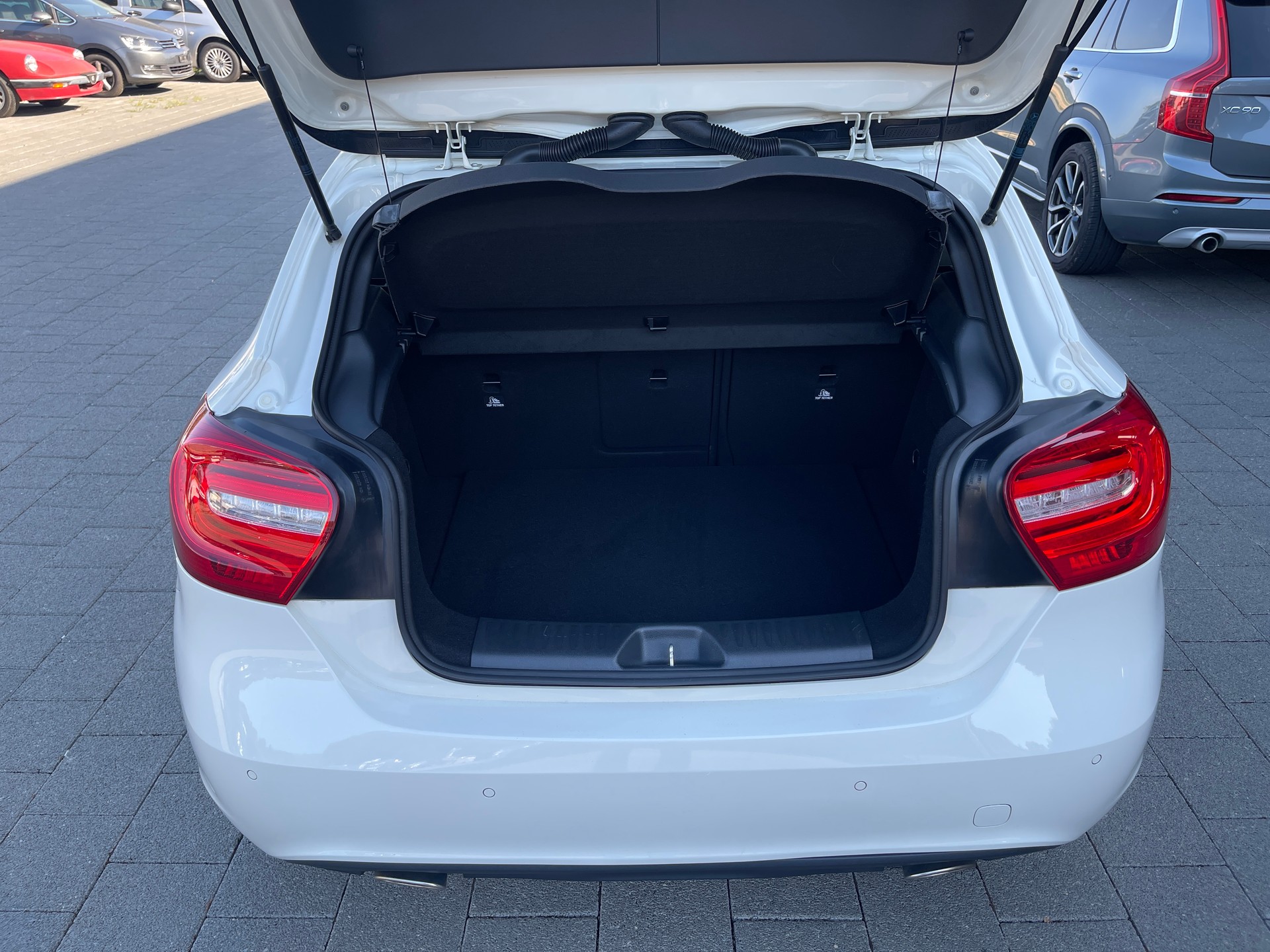 MERCEDES-BENZ A 200 Night Star 7G-DCT-image-13