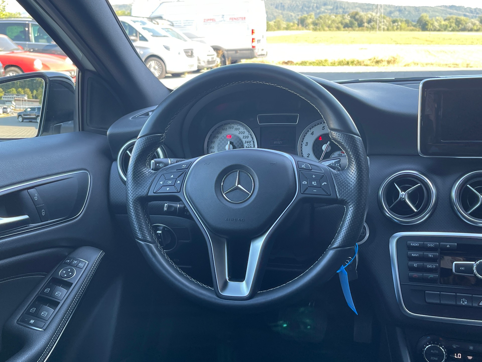 MERCEDES-BENZ A 200 Night Star 7G-DCT-image-8