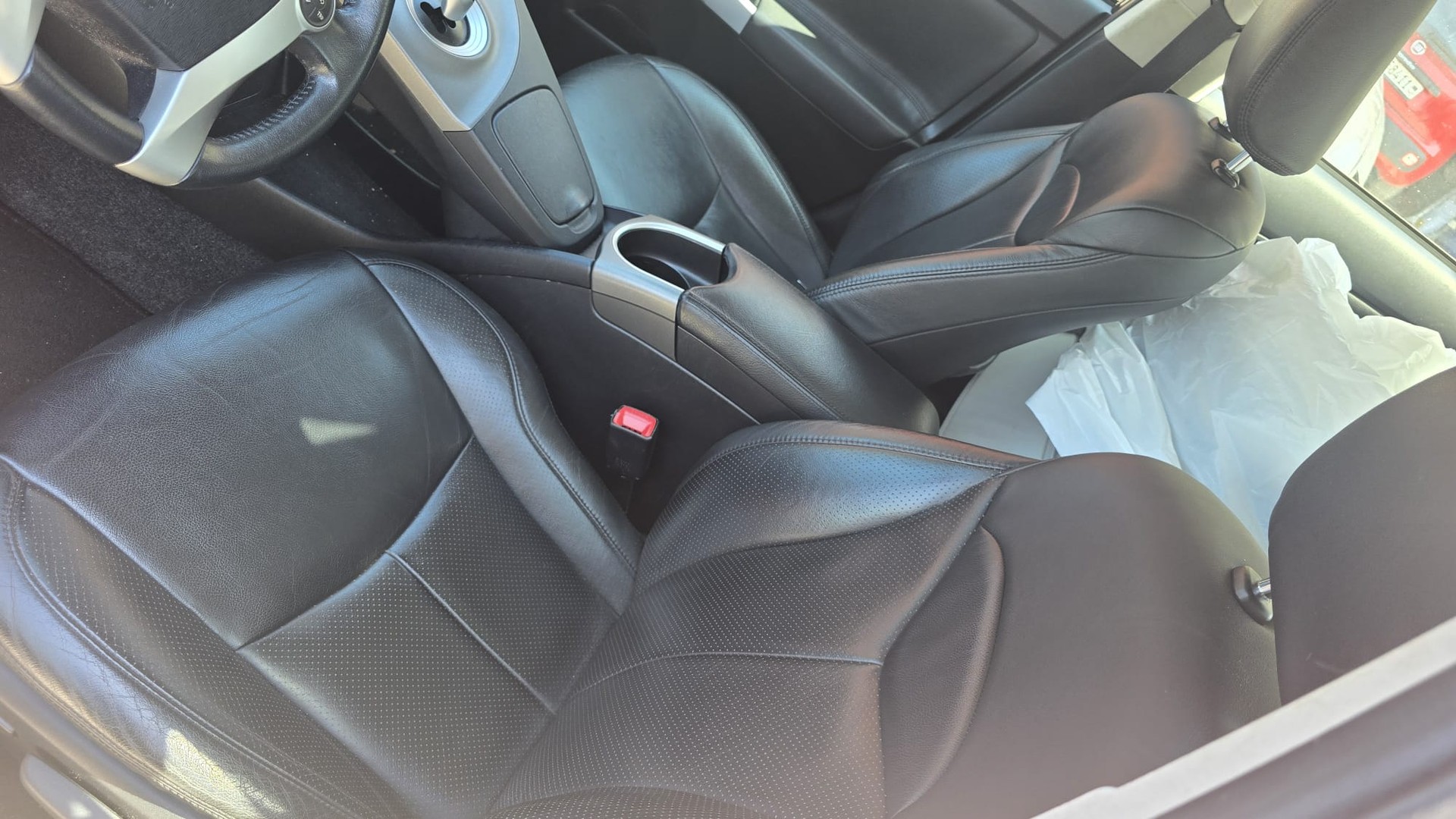 TOYOTA Prius 1.8 16V HSD Sol Premium navi / 8 alu / Leder / cuir / service EMIL FREY / 1.Hand / 1ere main-image-3