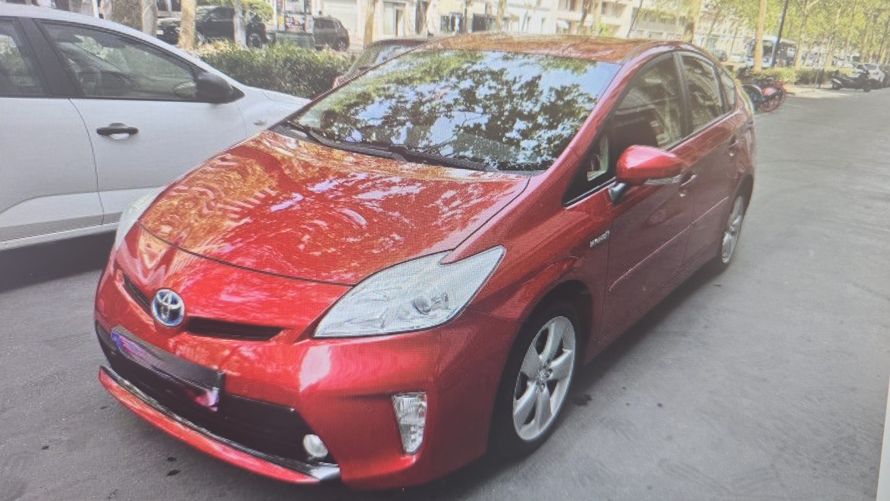 TOYOTA Prius 1.8 16V HSD Sol Premium navi / 8 alu / Leder / cuir / service EMIL FREY / 1.Hand / 1ere main-image-0