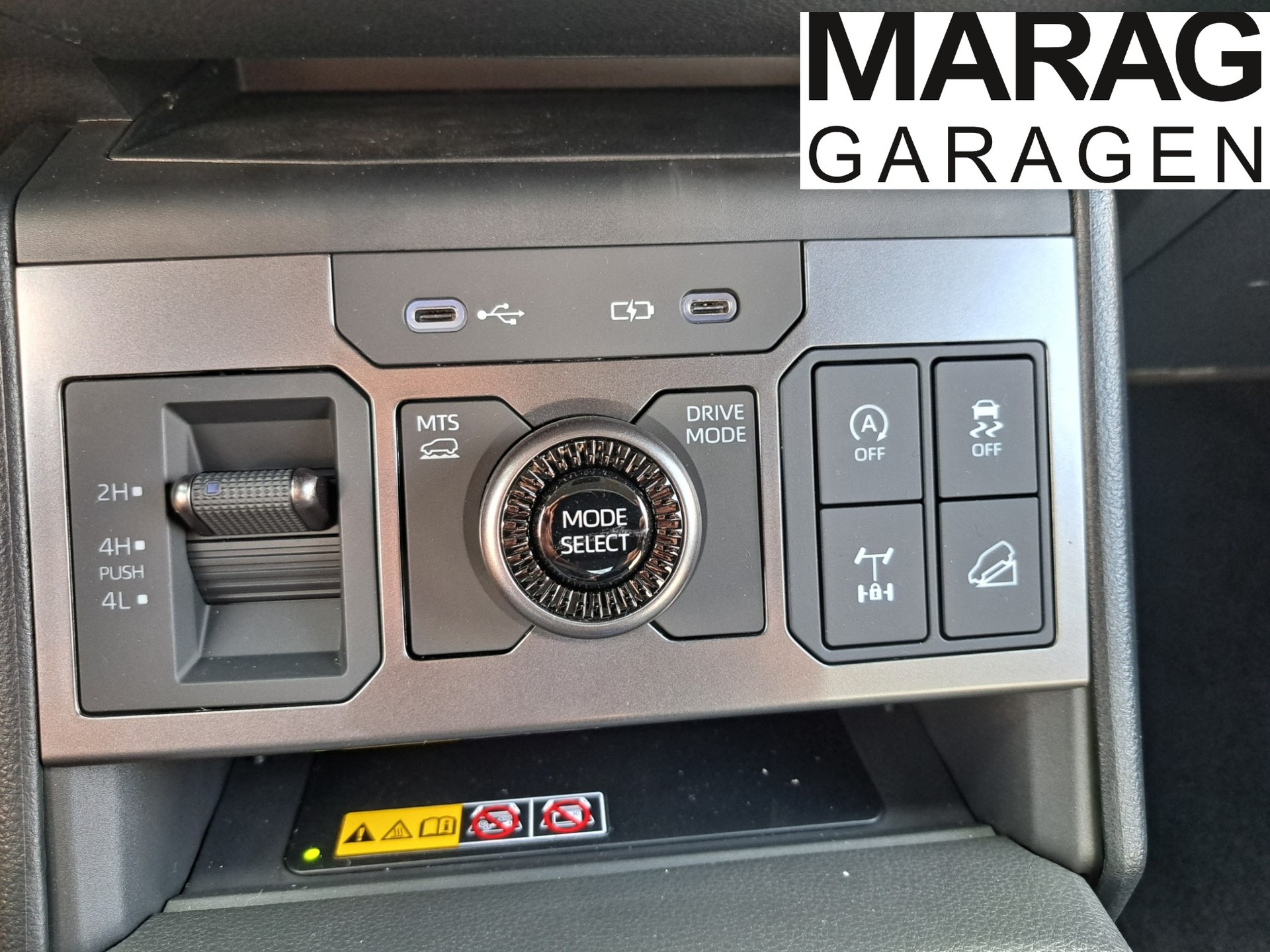 TOYOTA Hilux 2.8d MHEV Invincible Double Cab 4x4-image-12