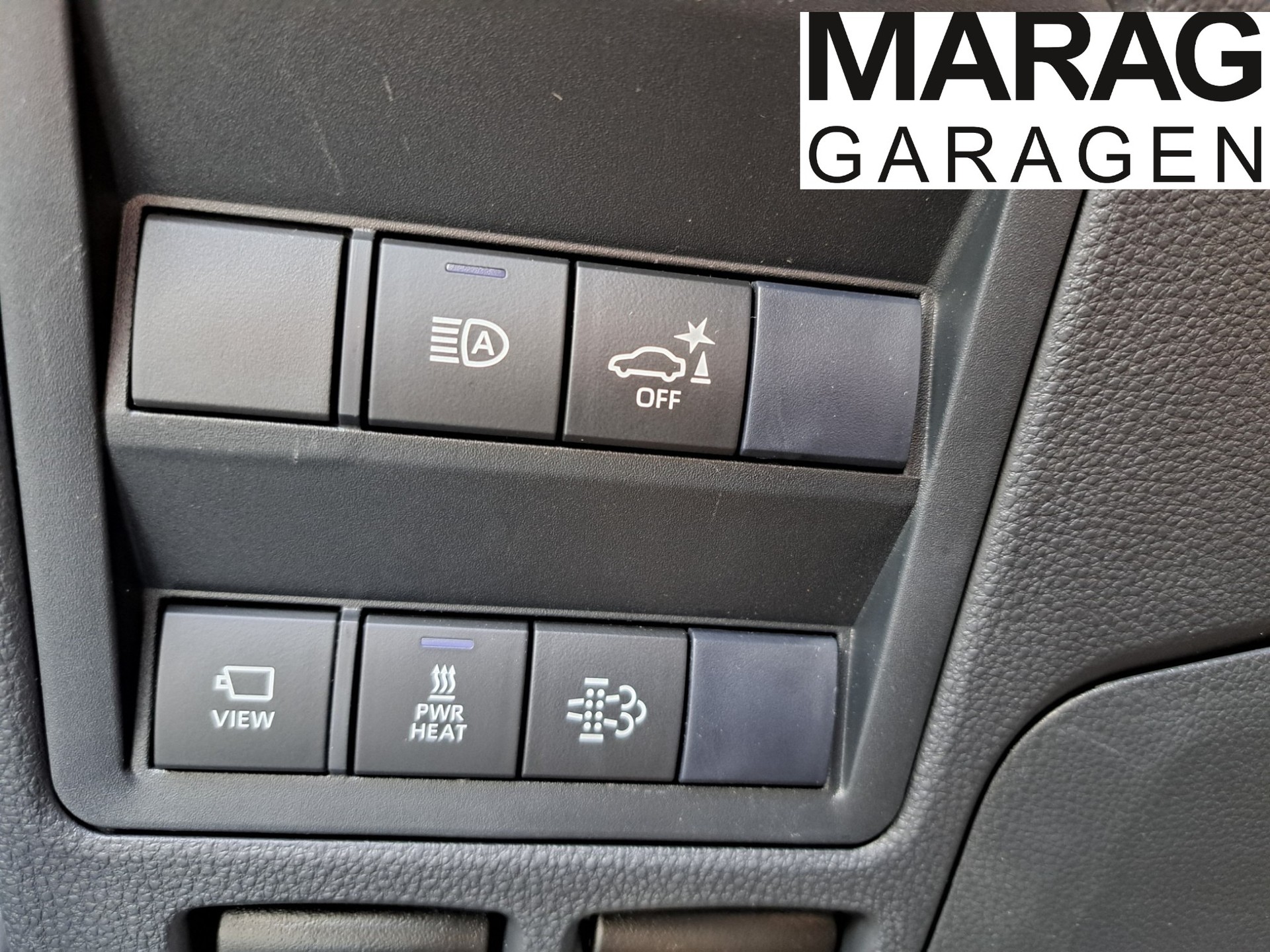 TOYOTA Hilux 2.8d MHEV Invincible Double Cab 4x4-image-14