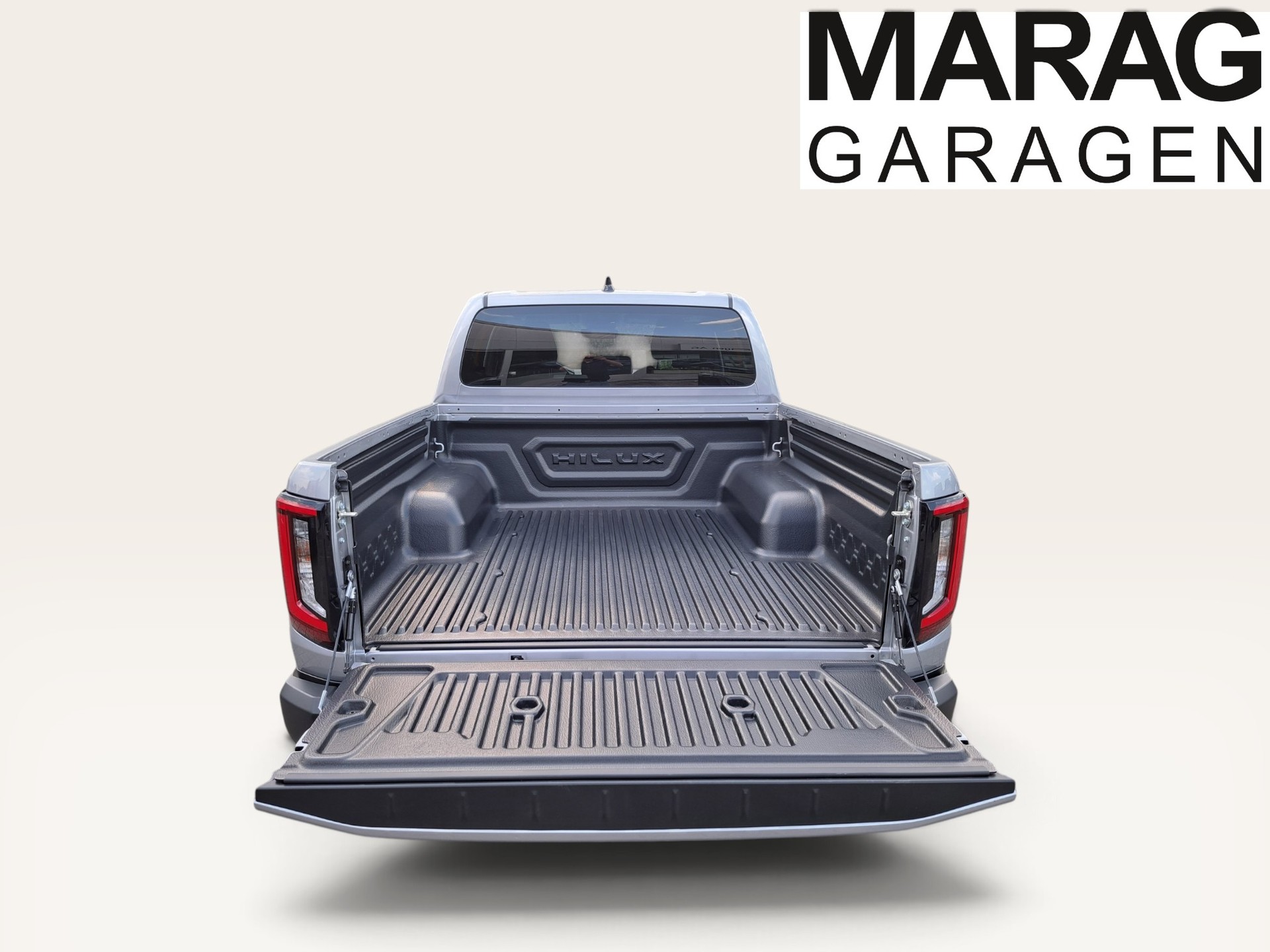 TOYOTA Hilux 2.8d MHEV Invincible Double Cab 4x4-image-7