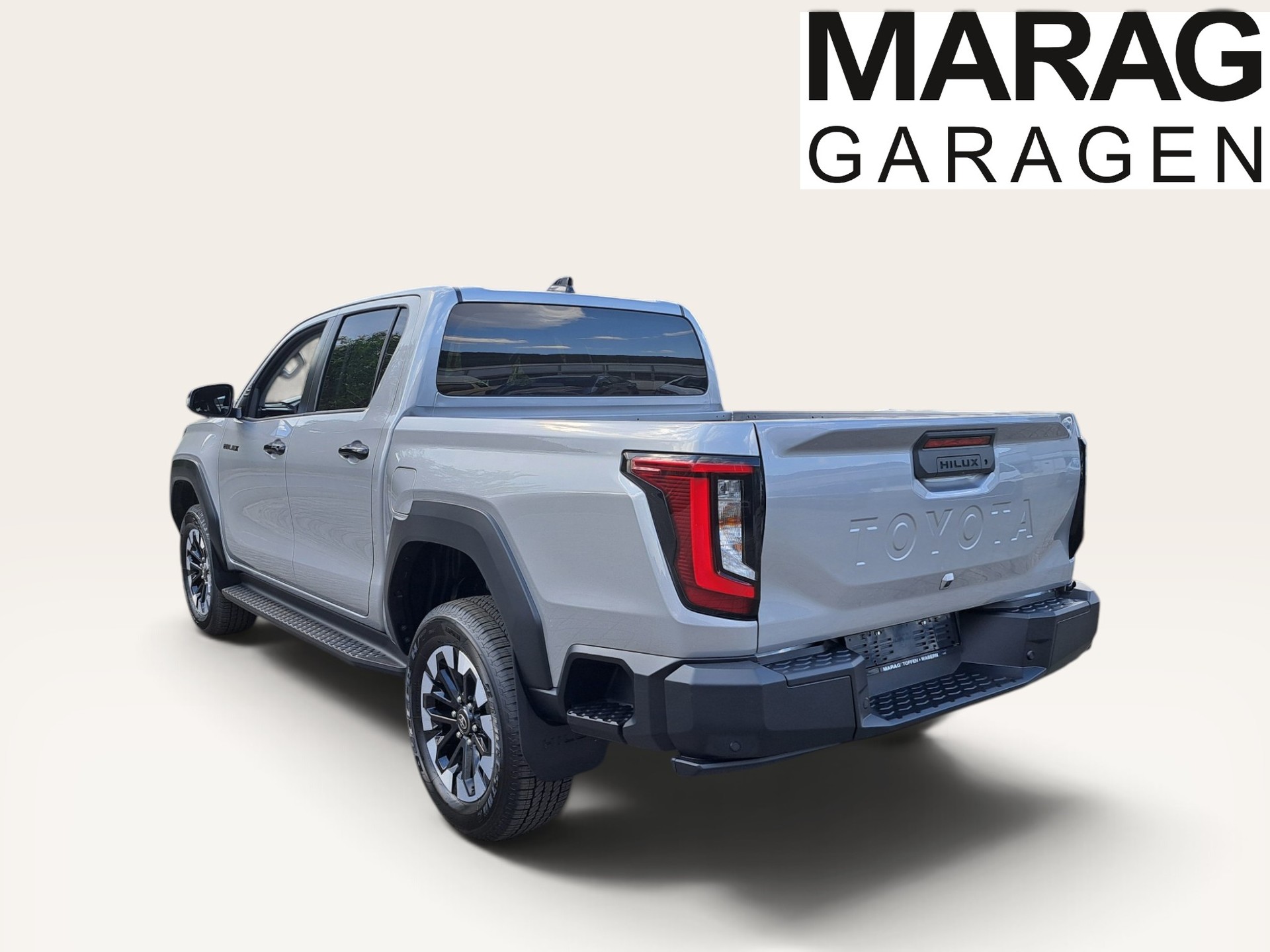 TOYOTA Hilux 2.8d MHEV Invincible Double Cab 4x4-image-8
