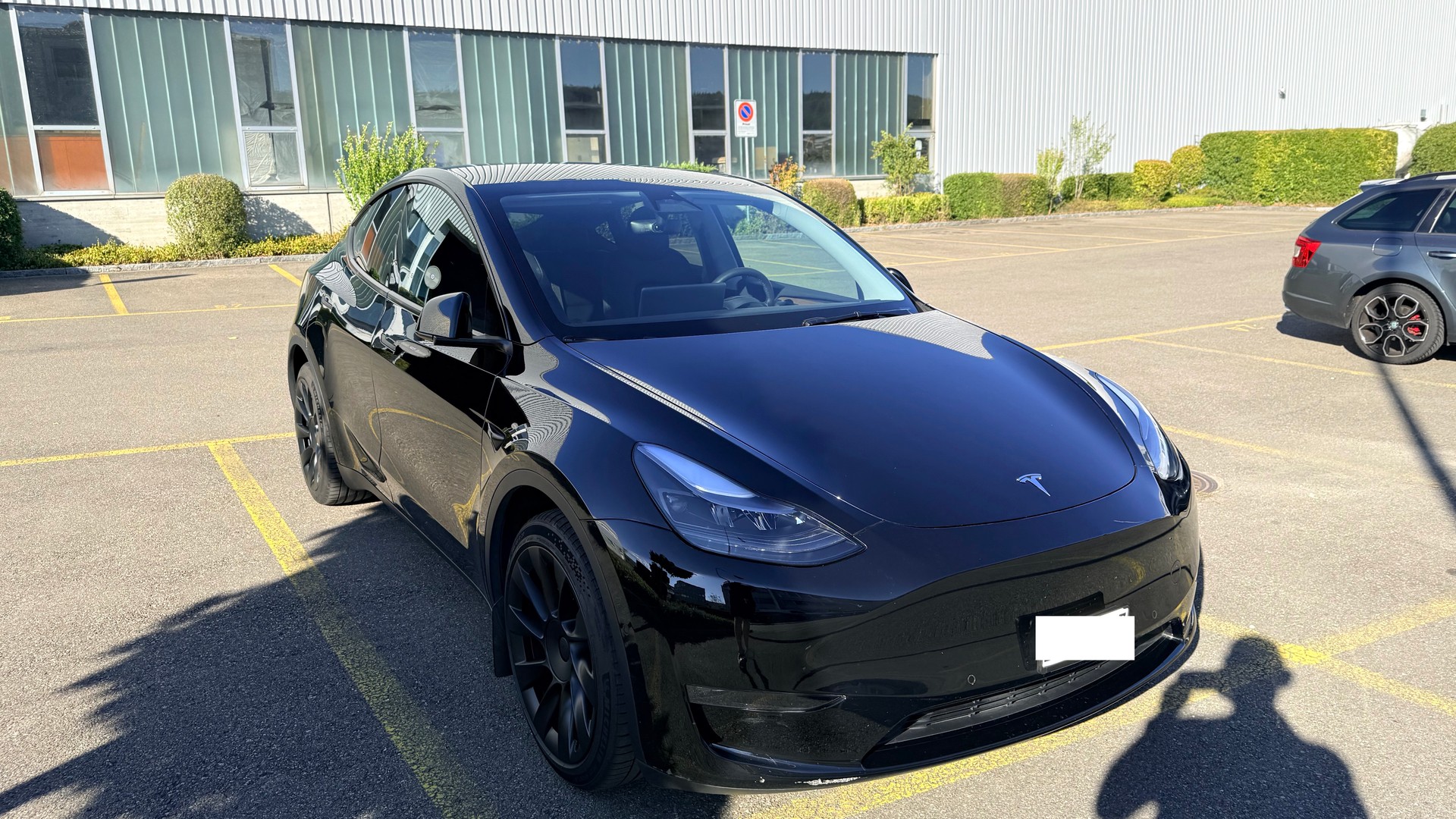 TESLA Long Range AWD-image-3