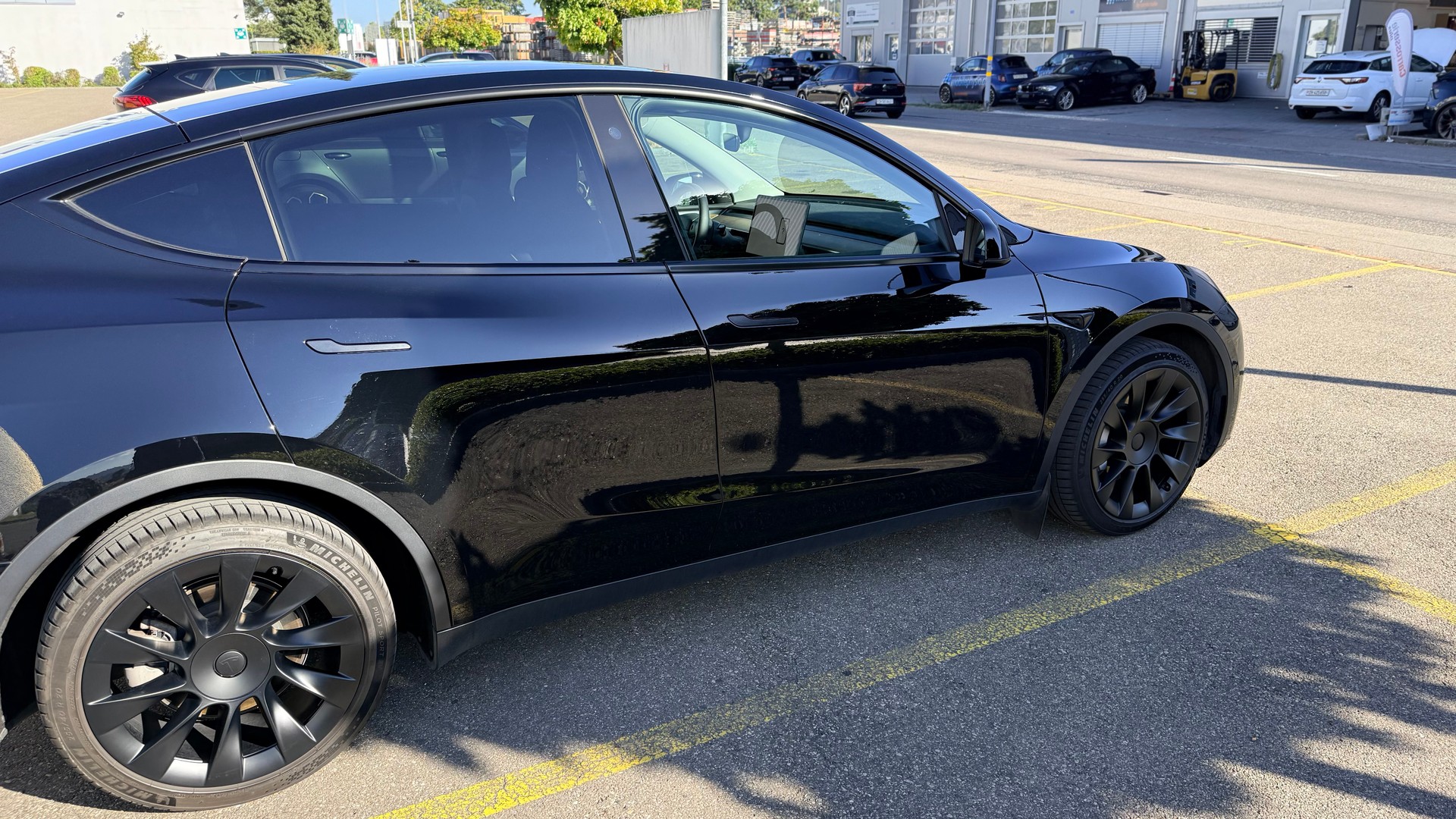 TESLA Long Range AWD-image-2