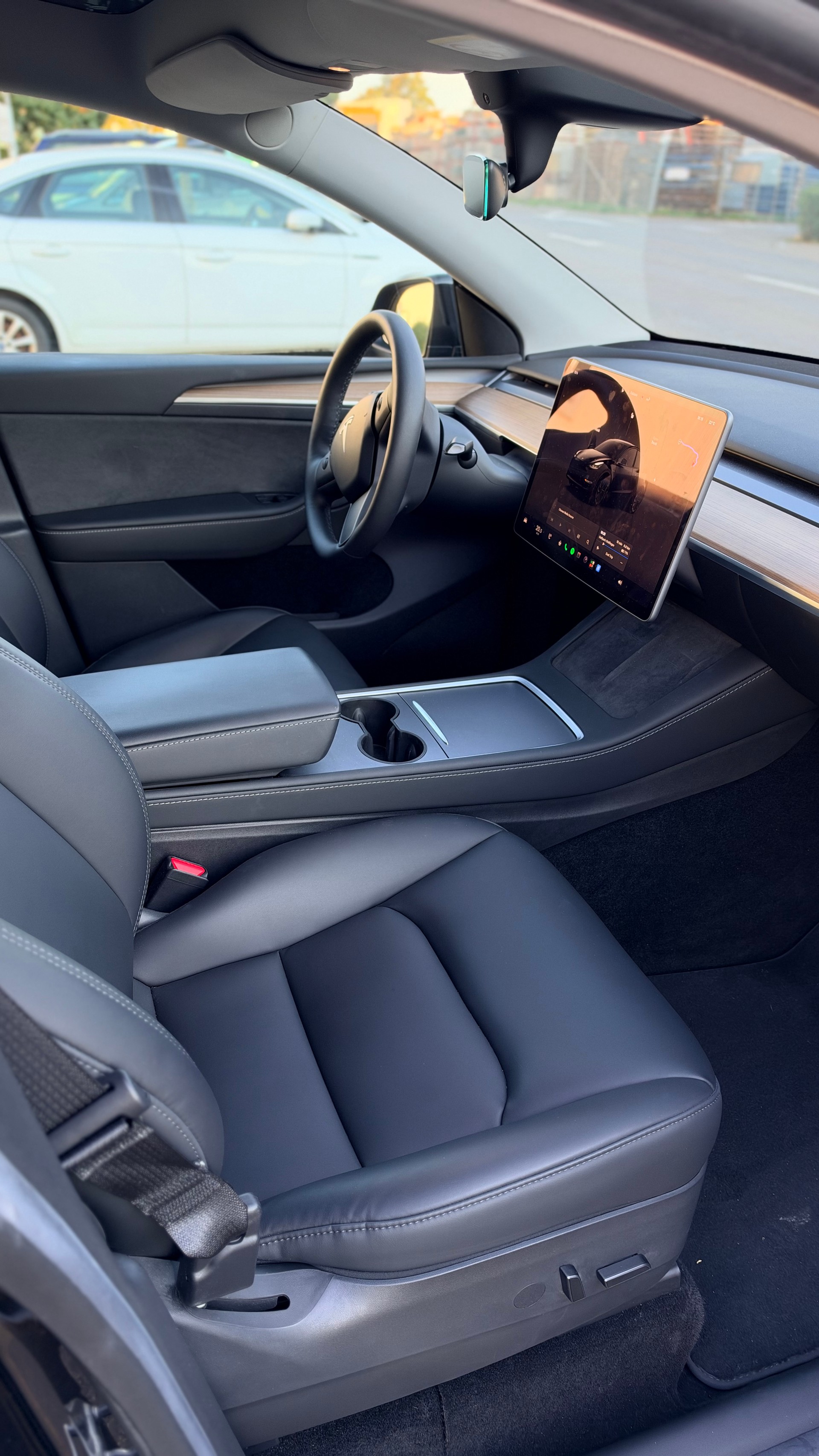 TESLA Long Range AWD-image-9