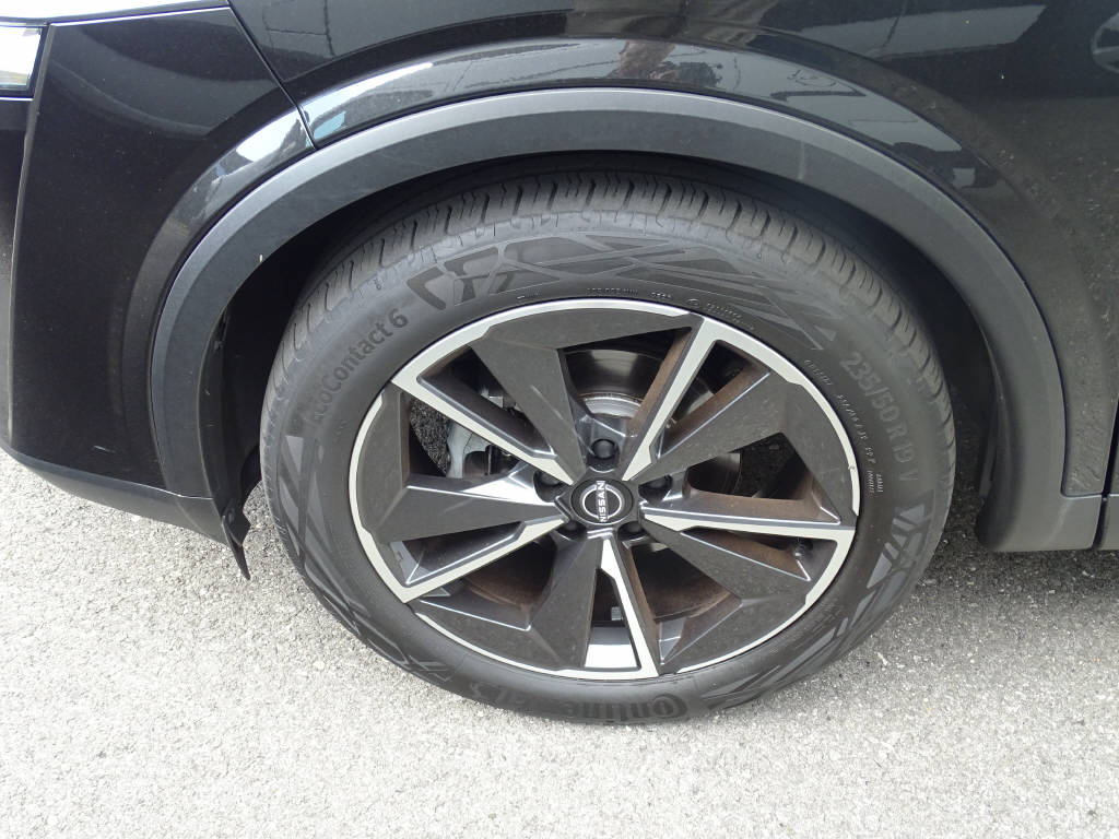 NISSAN Qashqai 1.3 DIG-T 158 Tekna+ 4x4-showroom-element-1
