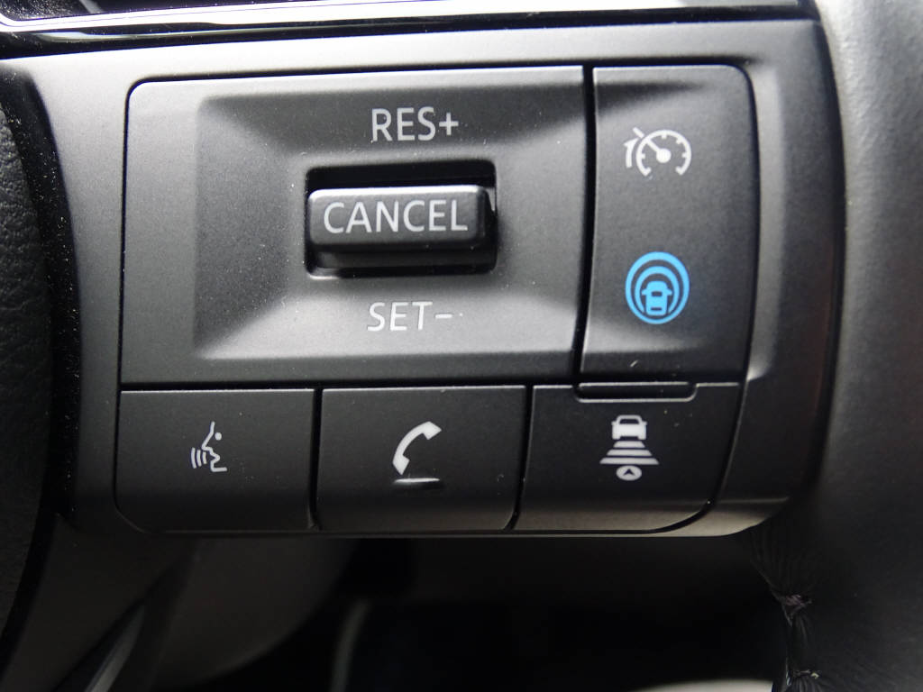 NISSAN Qashqai 1.3 DIG-T 158 Tekna+ 4x4-image-9