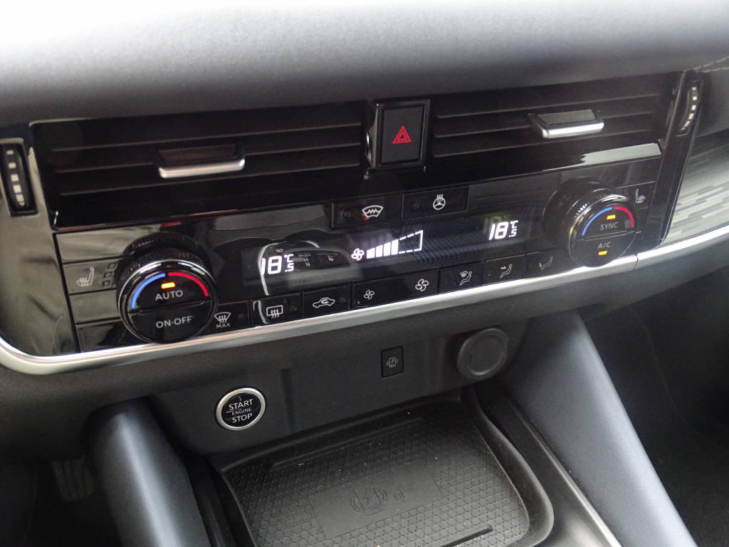 NISSAN Qashqai 1.3 DIG-T 158 Tekna+ 4x4-image-12