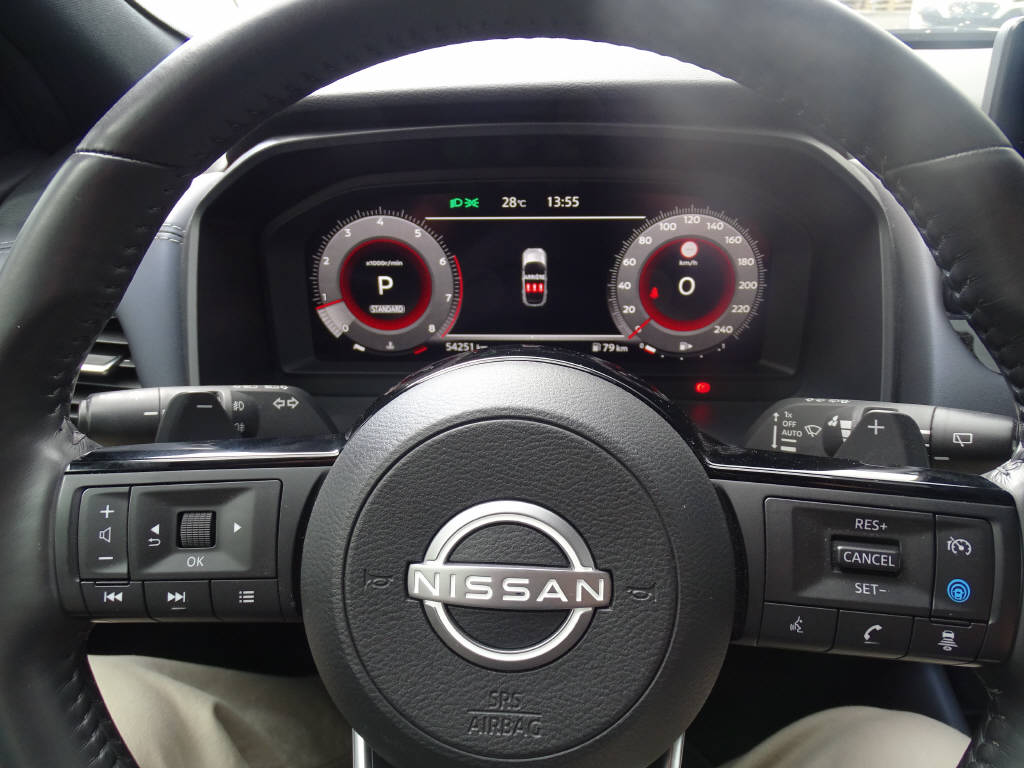 NISSAN Qashqai 1.3 DIG-T 158 Tekna+ 4x4-image-8