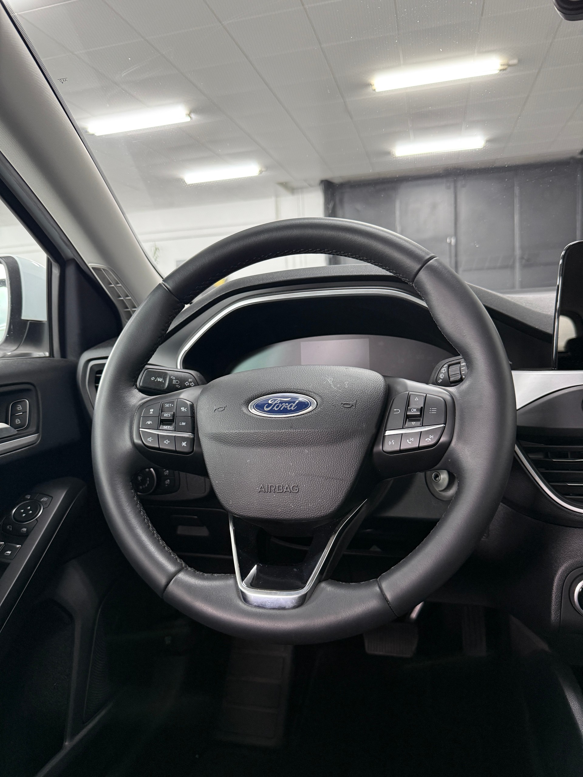 FORD Focus 1.5 TDCi Titanium Automatic-image-8