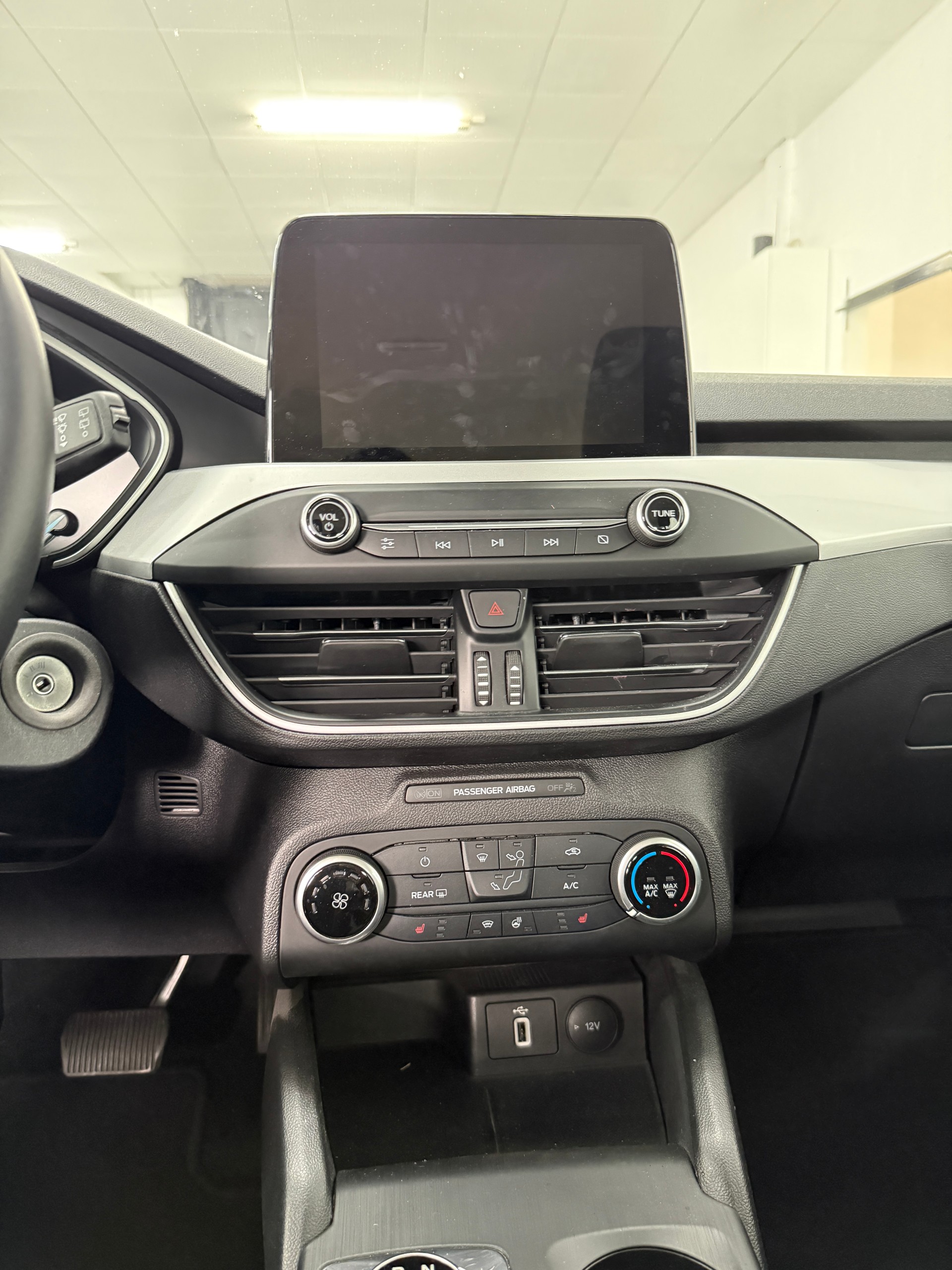 FORD Focus 1.5 TDCi Titanium Automatic-image-7