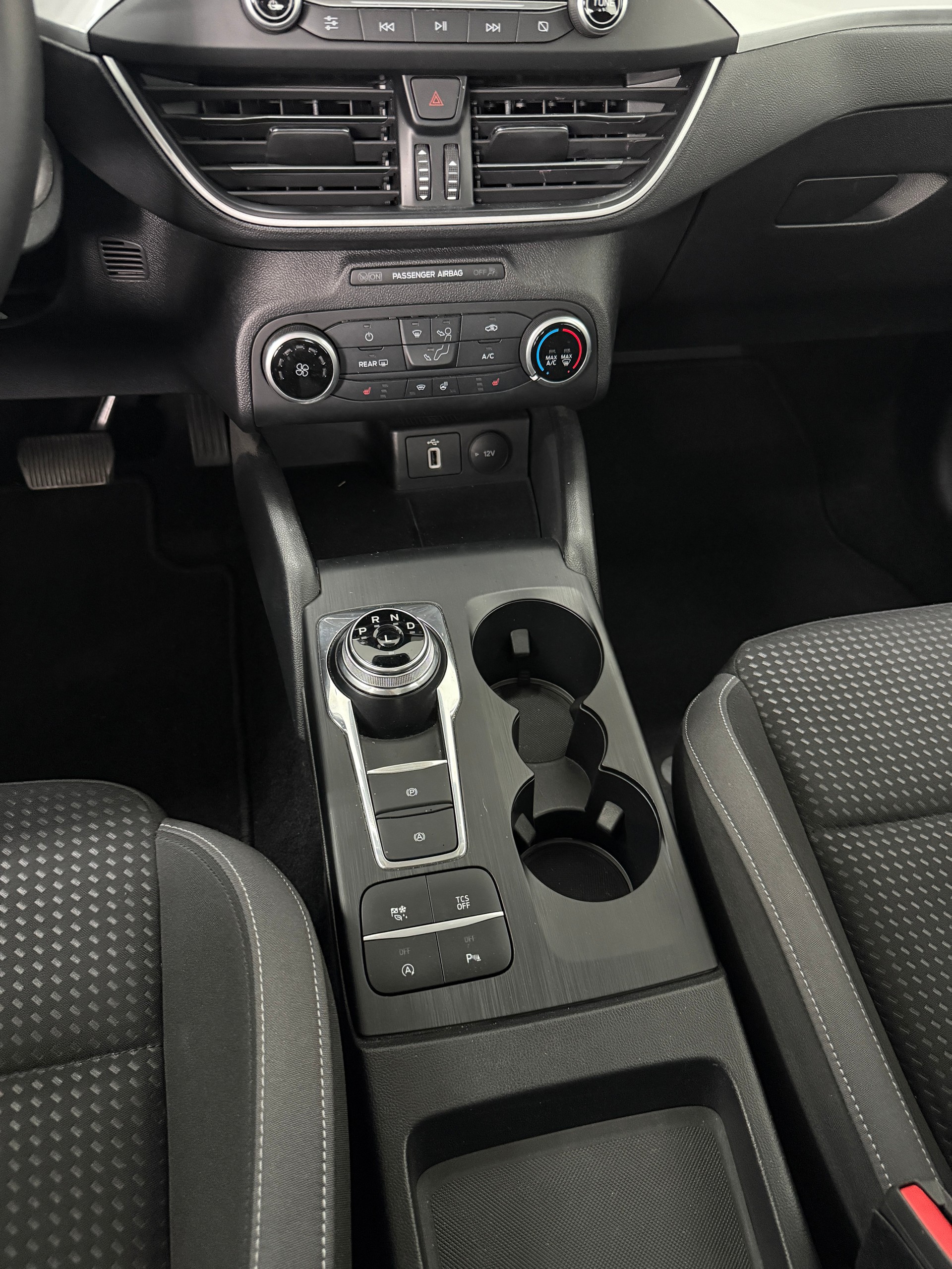 FORD Focus 1.5 TDCi Titanium Automatic-image-9