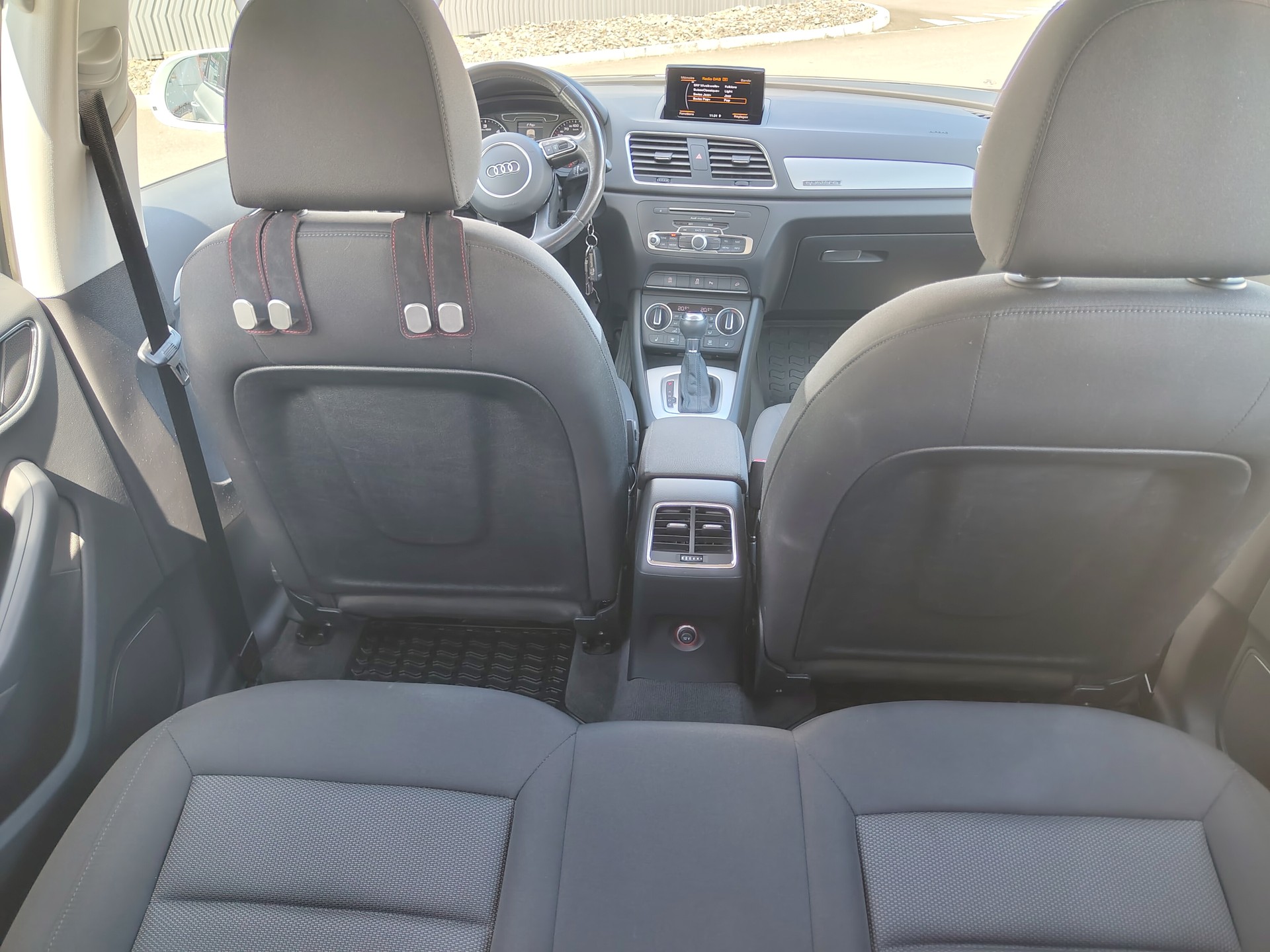 AUDI Q3 2.0 TDI quattro S-tronic-image-12