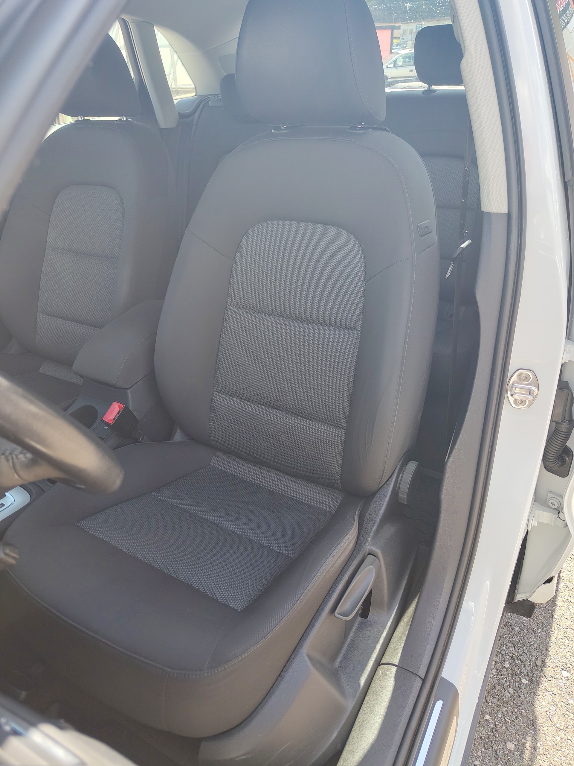AUDI Q3 2.0 TDI quattro S-tronic-image-5