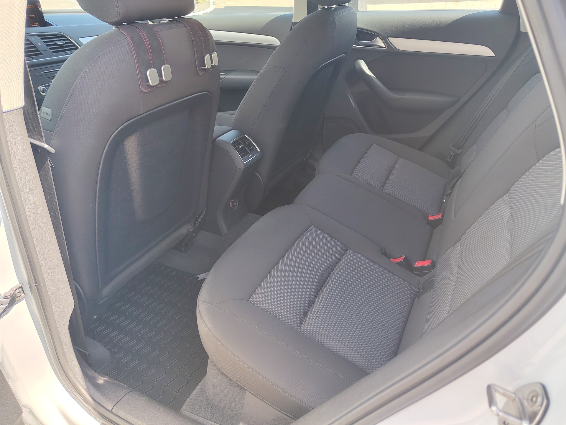 AUDI Q3 2.0 TDI quattro S-tronic-image-8