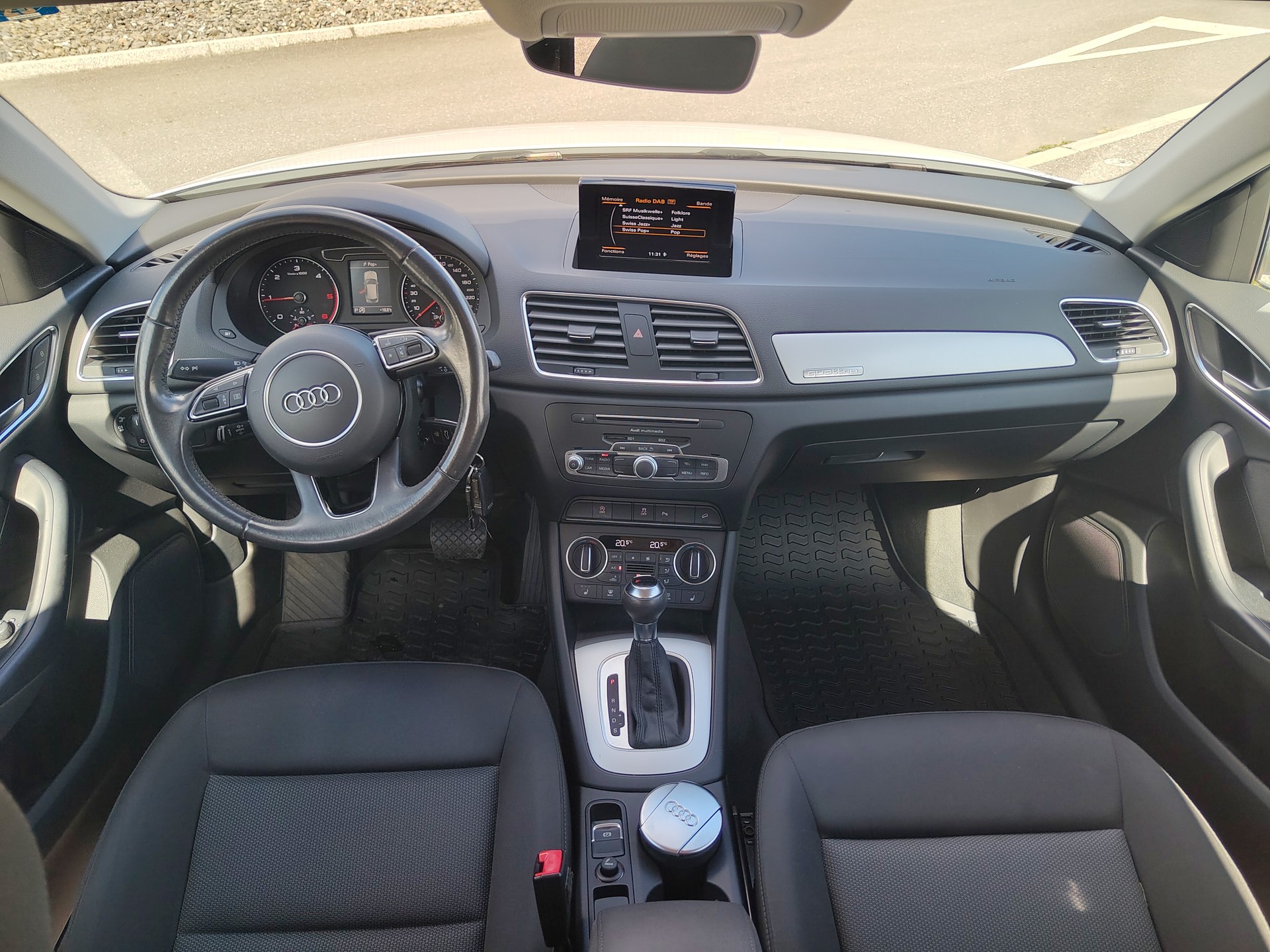 AUDI Q3 2.0 TDI quattro S-tronic-image-11