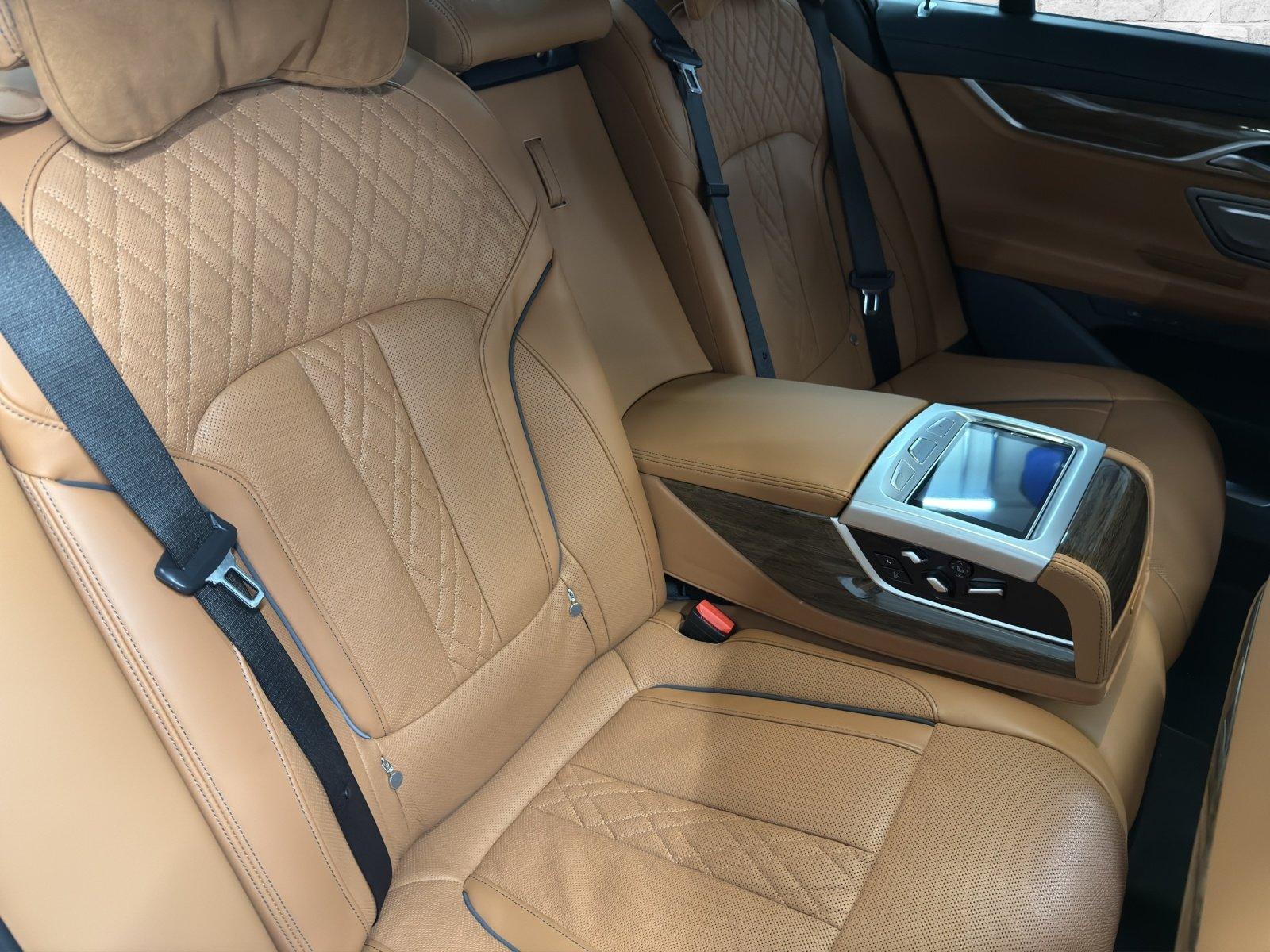 BMW 740d xDrive-image-18
