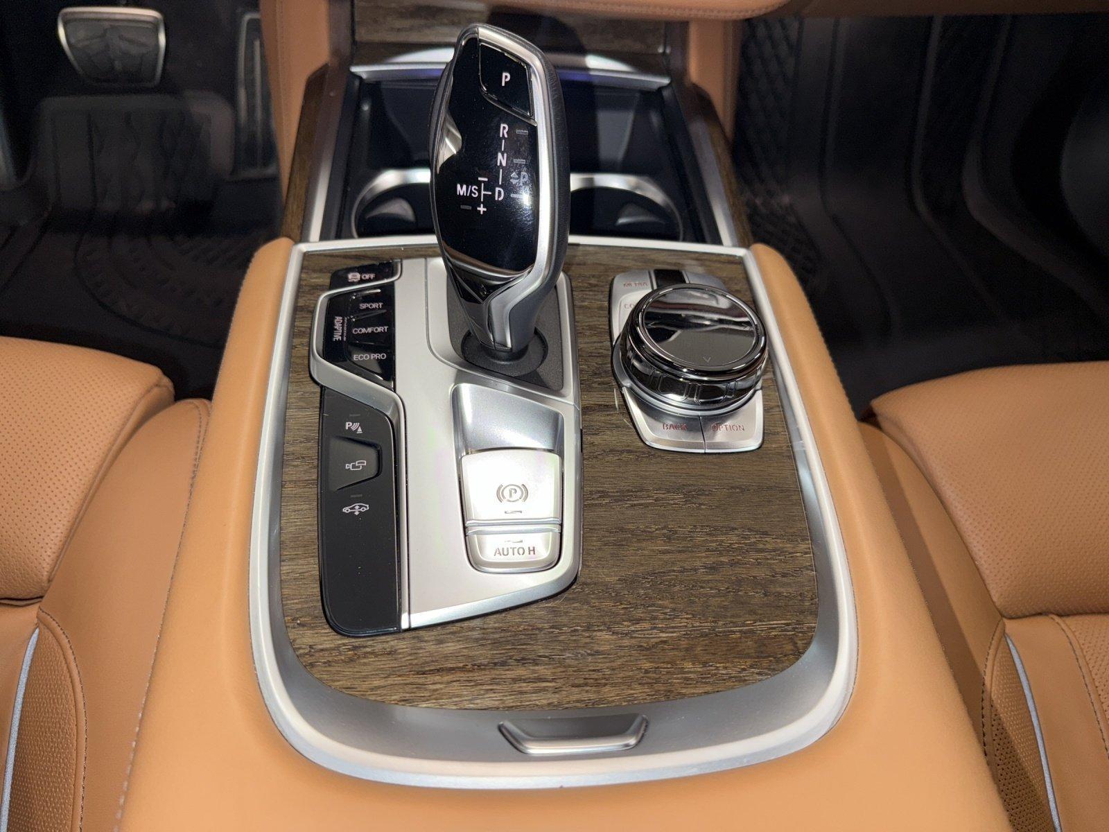 BMW 740d xDrive-image-16
