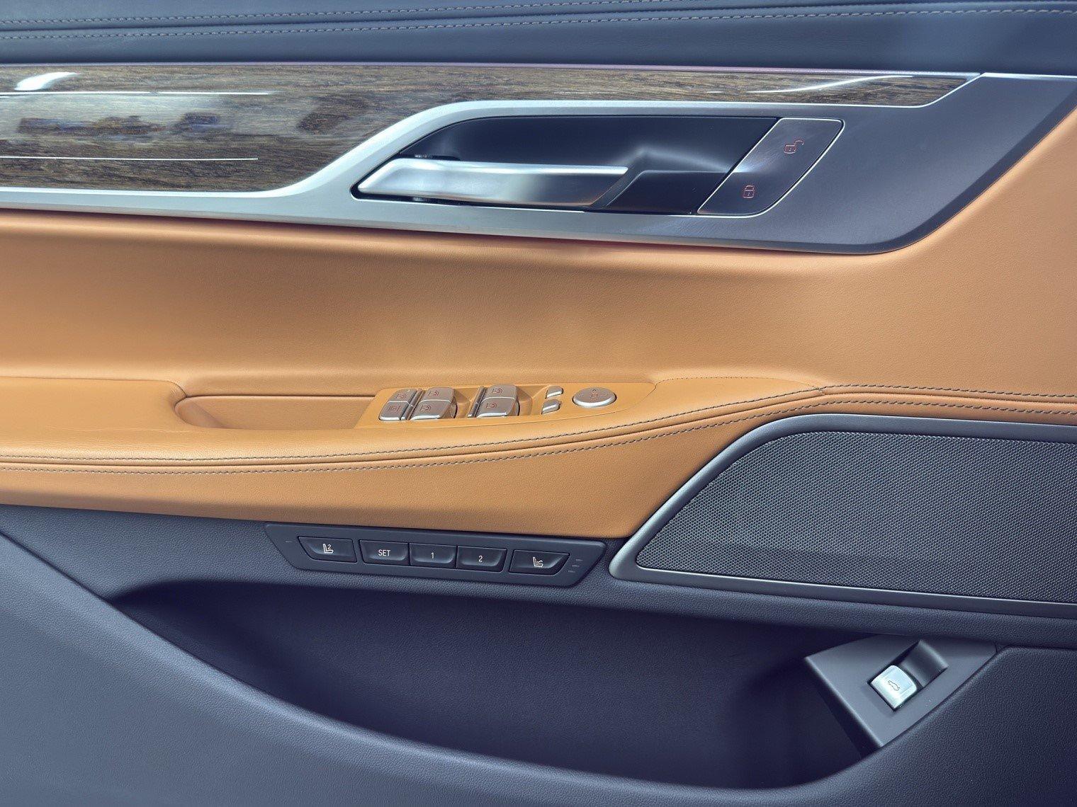 BMW 740d xDrive-image-14