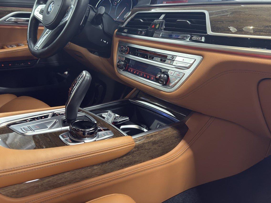 BMW 740d xDrive-image-21