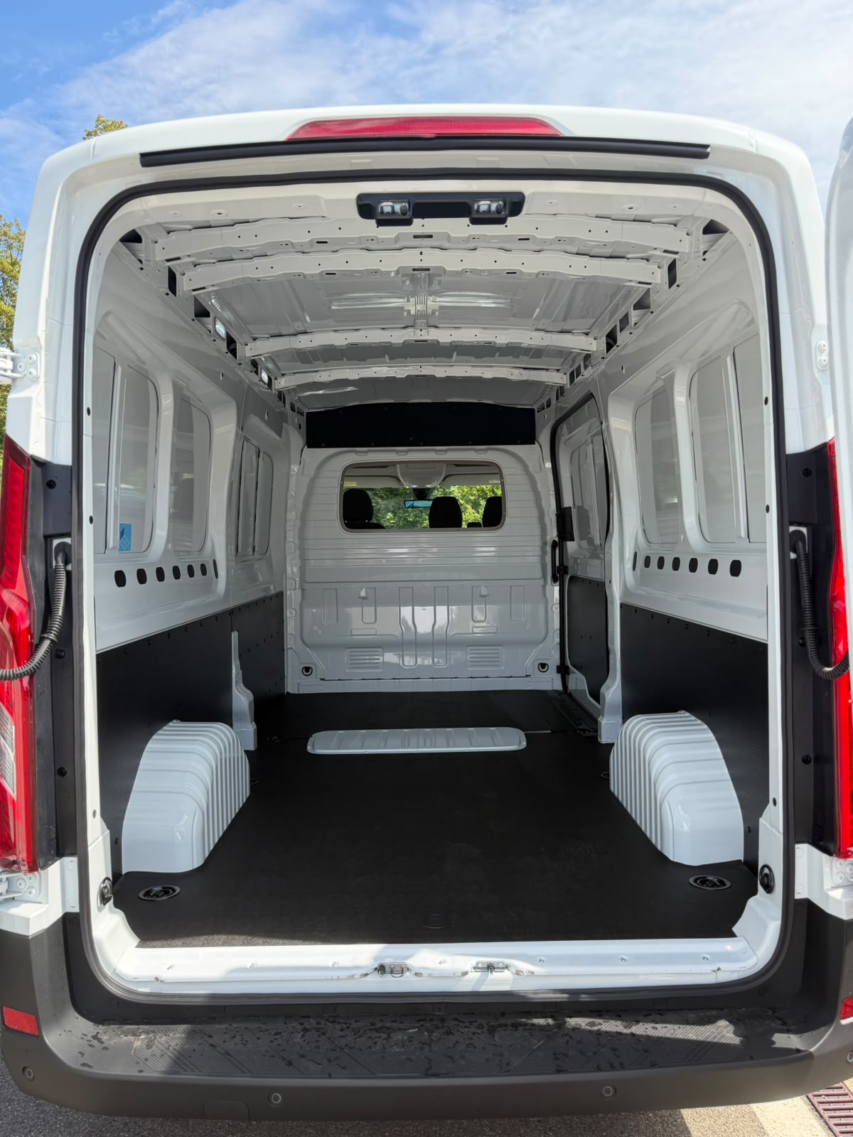 MAXUS Deliver 9 Kaw. L3H2 2.0 TD Luxury-image-8