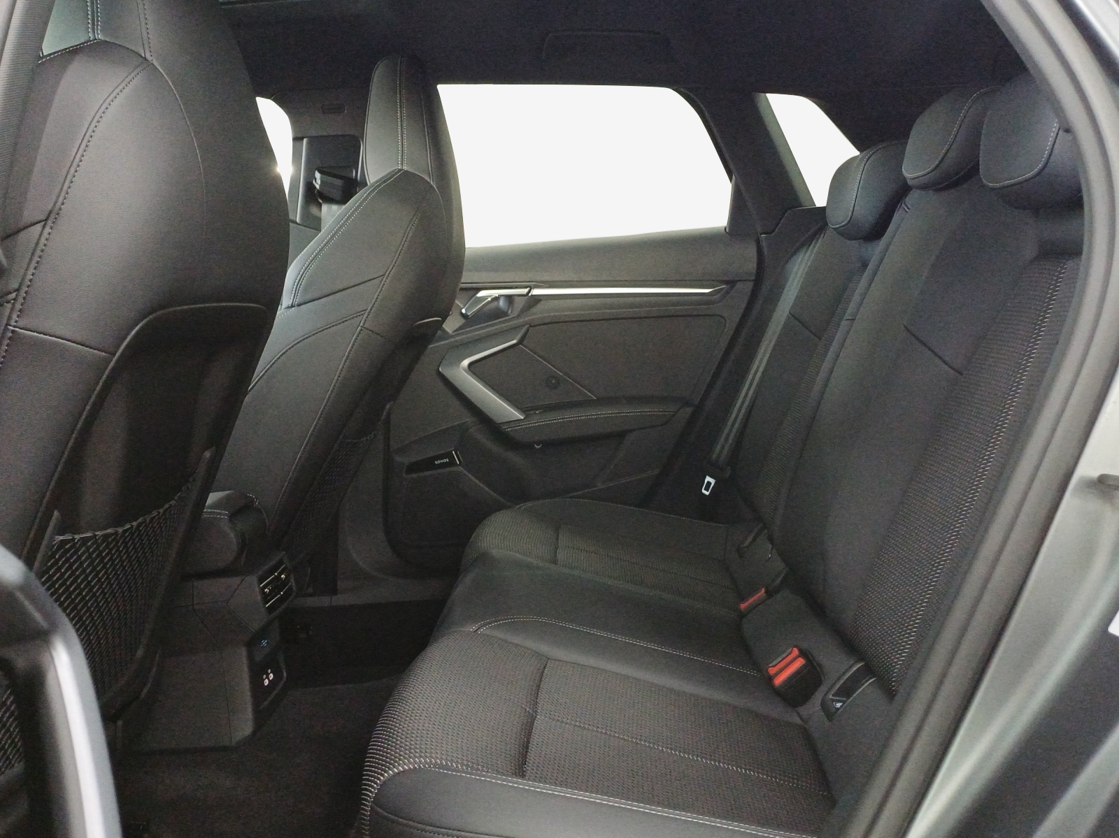 AUDI A3 Sportback TFSI 110 kW S line Attraction S tronic-image-11