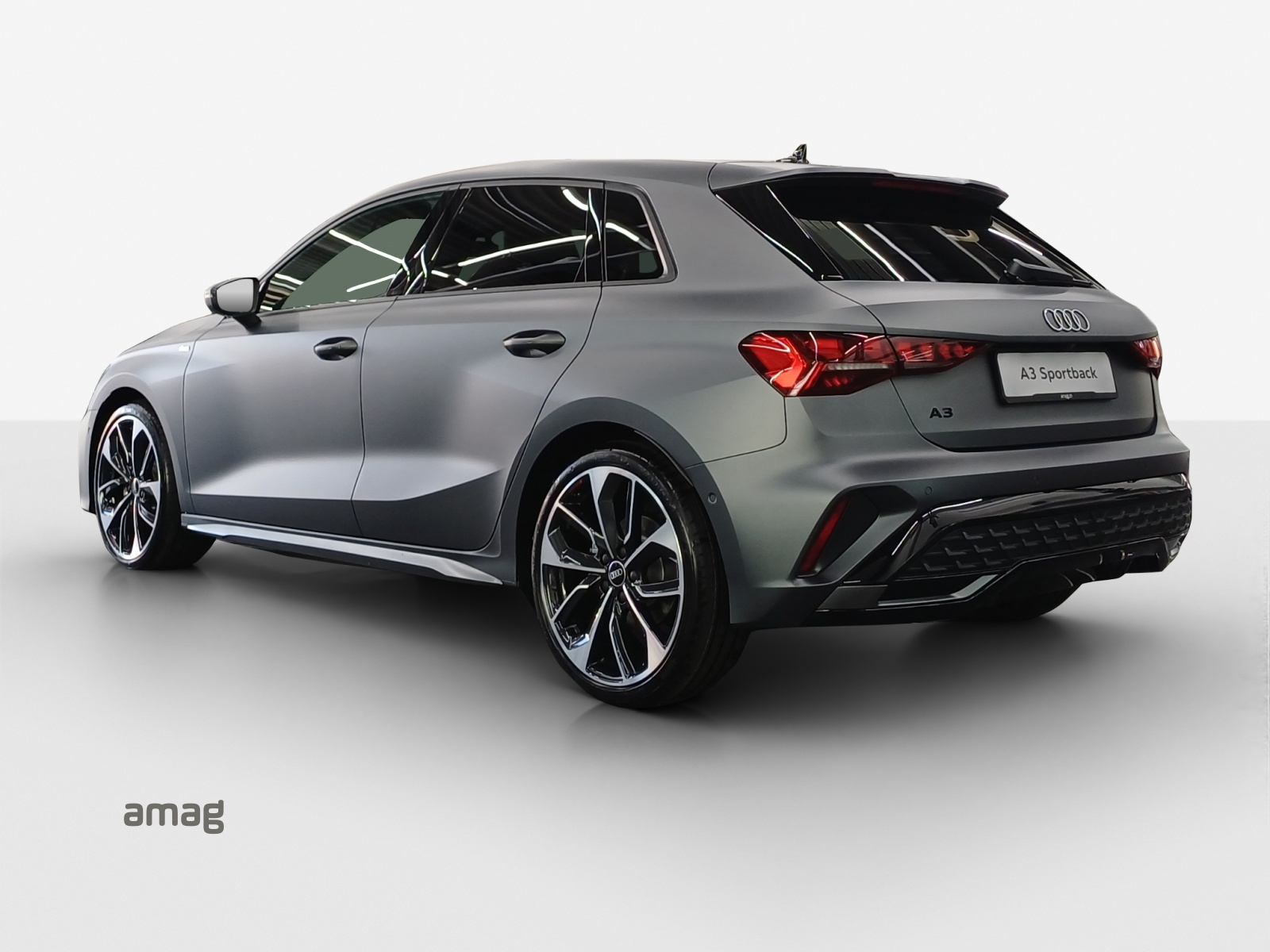 AUDI A3 Sportback TFSI 110 kW S line Attraction S tronic-image-2