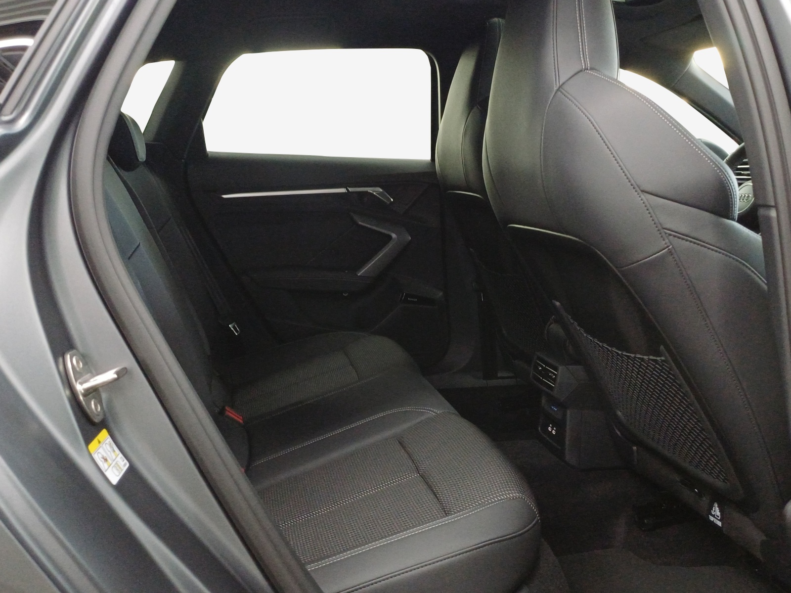 AUDI A3 Sportback TFSI 110 kW S line Attraction S tronic-image-13