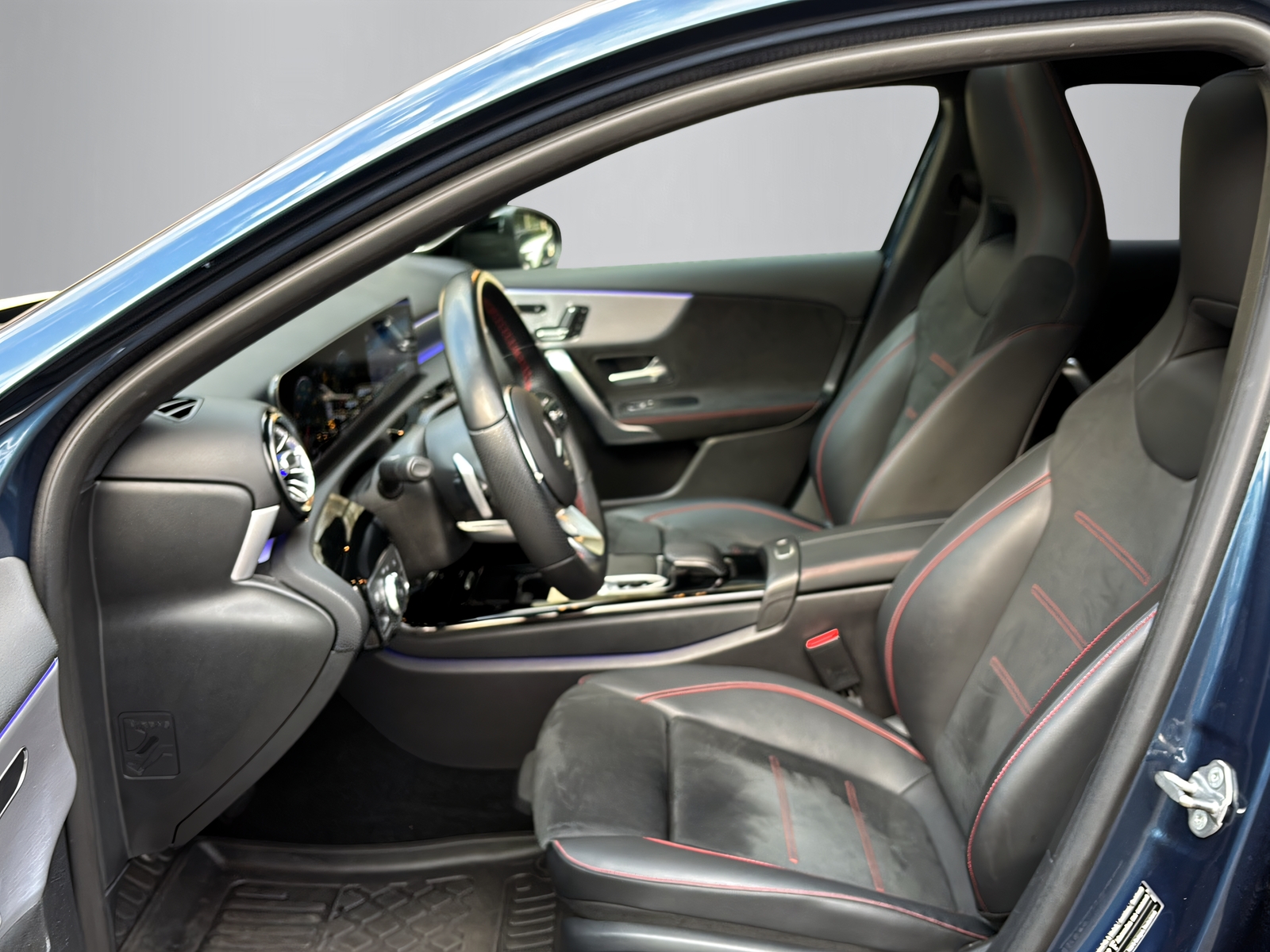 MERCEDES-BENZ A 250 AMG Line 4m-image-2