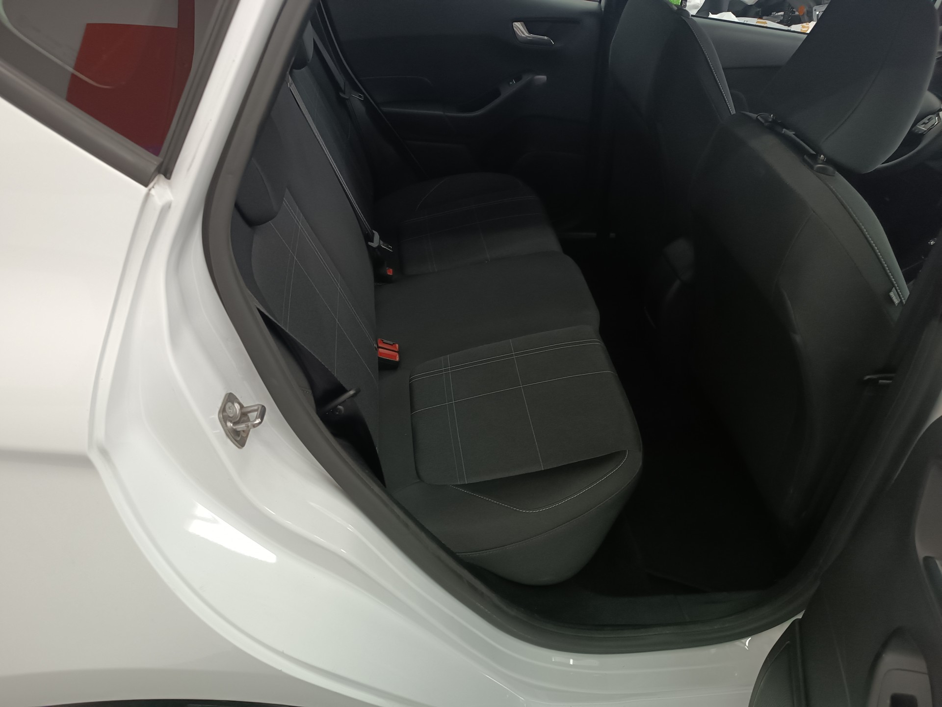 FORD Fiesta 1.0 SCTi Cool & Connect-image-14