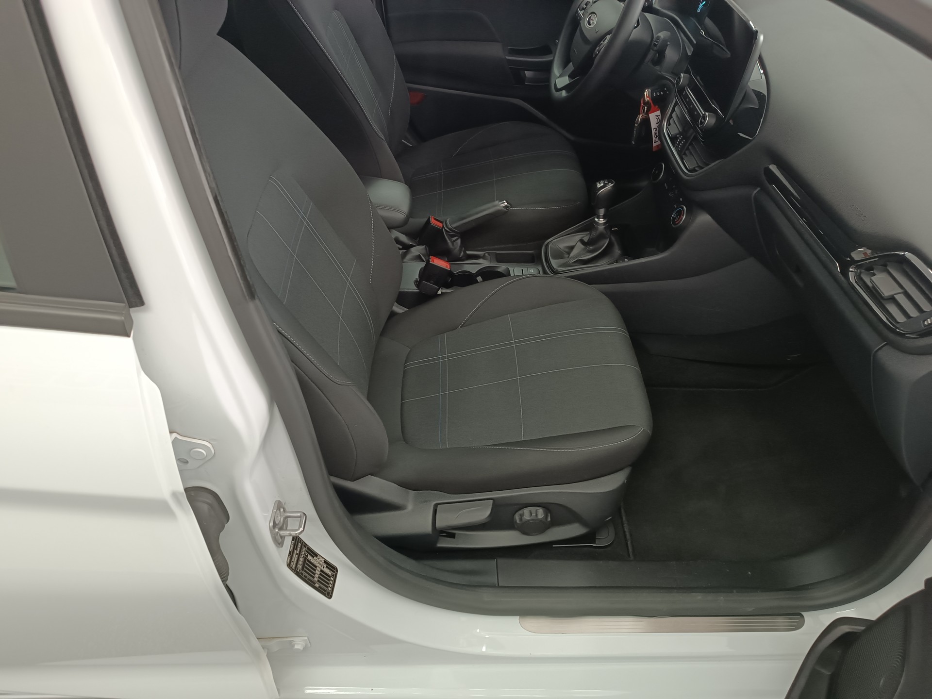 FORD Fiesta 1.0 SCTi Cool & Connect-image-12