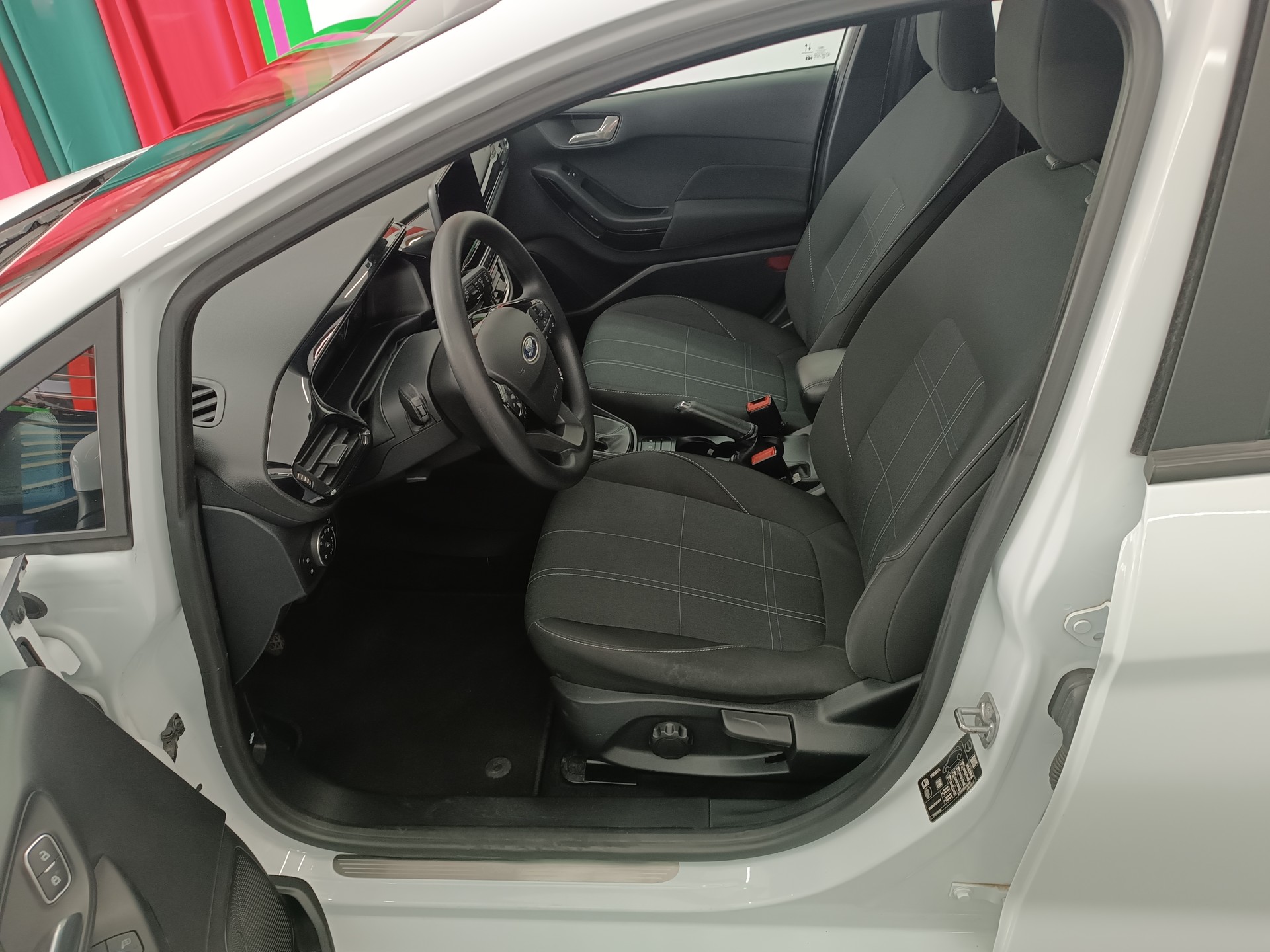 FORD Fiesta 1.0 SCTi Cool & Connect-image-11