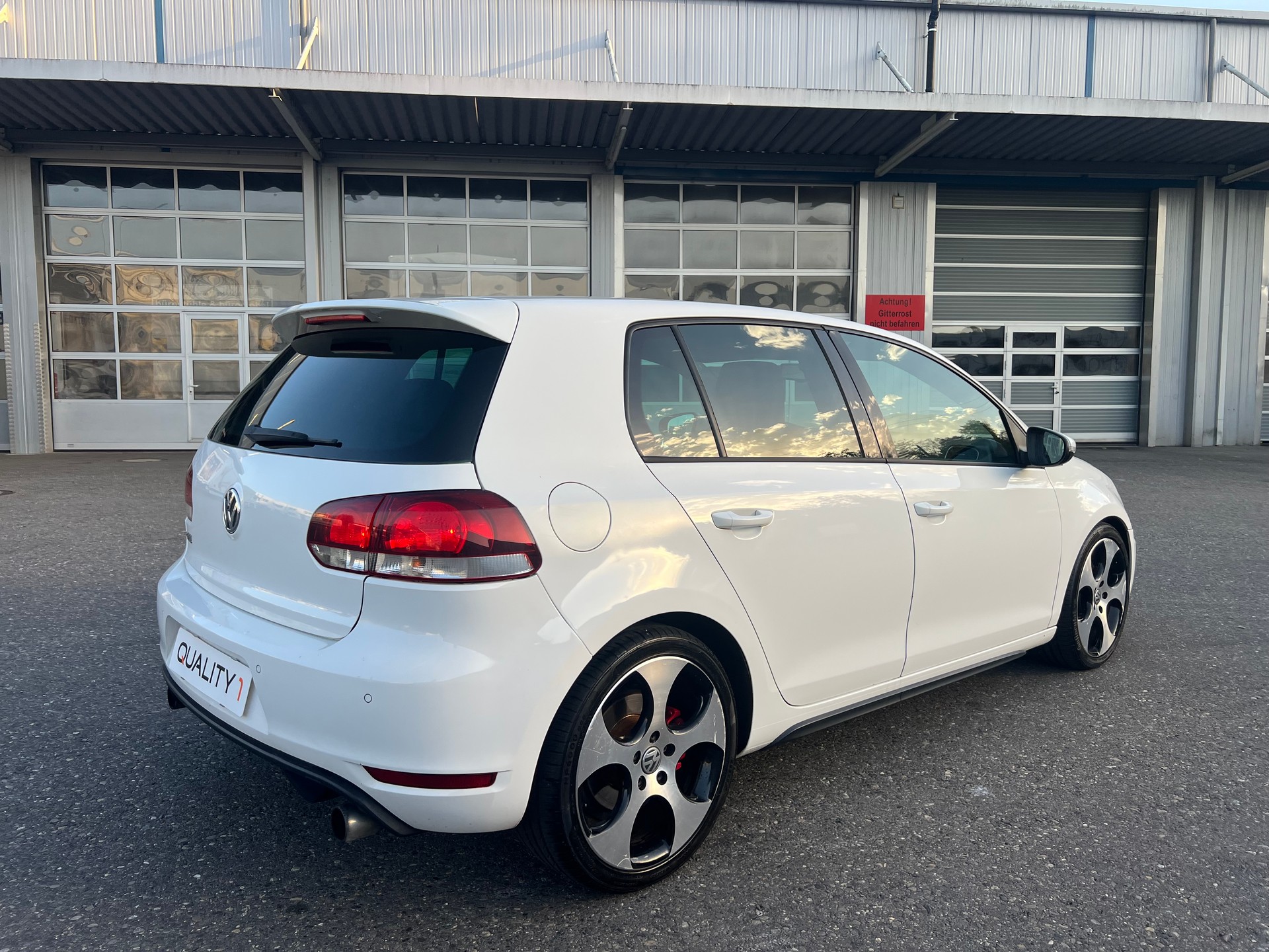 VW Golf 2.0 TSI GTI-image-3