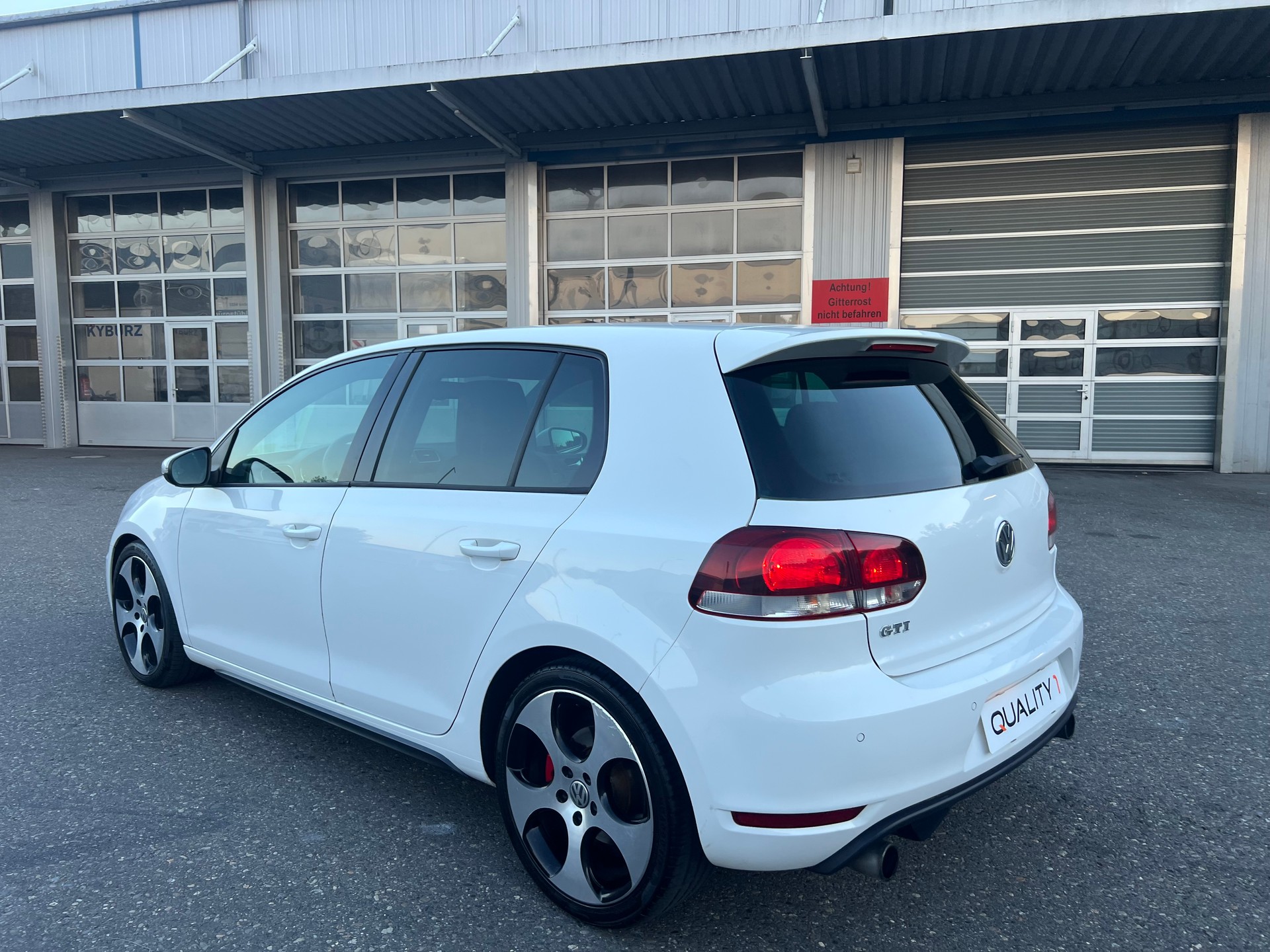 VW Golf 2.0 TSI GTI-image-5