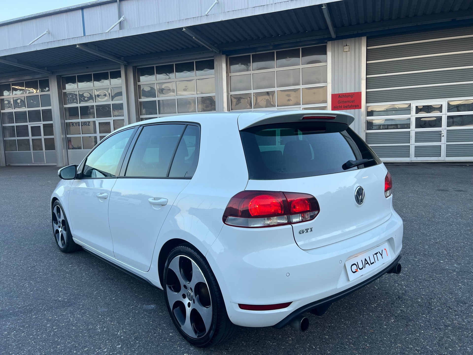 VW Golf 2.0 TSI GTI-image-4