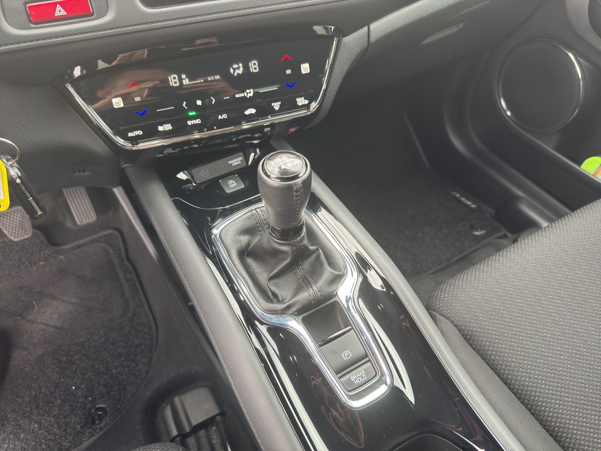 HONDA HR-V 1.6i-DTEC Elegance-image-13