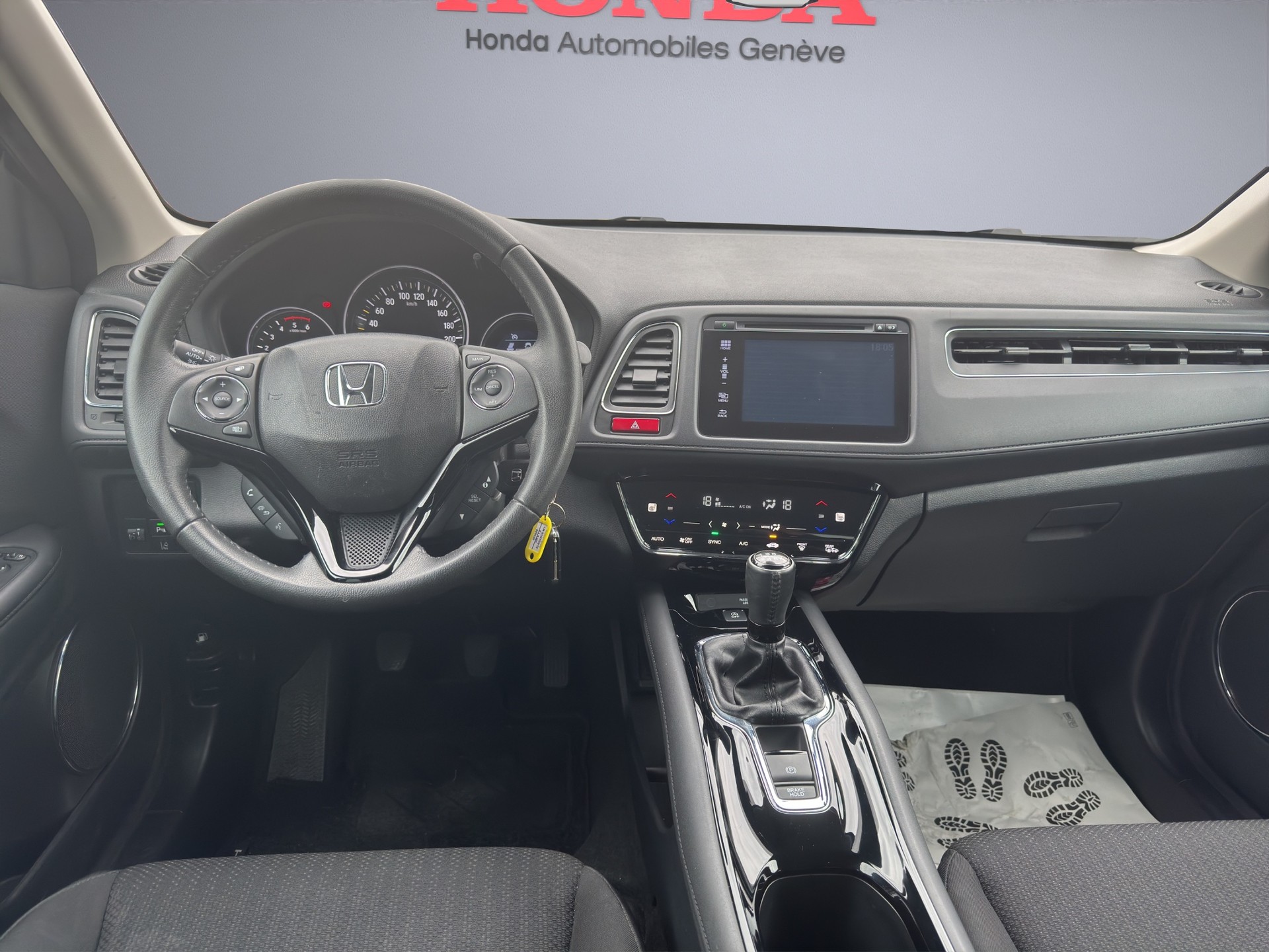 HONDA HR-V 1.6i-DTEC Elegance-image-8